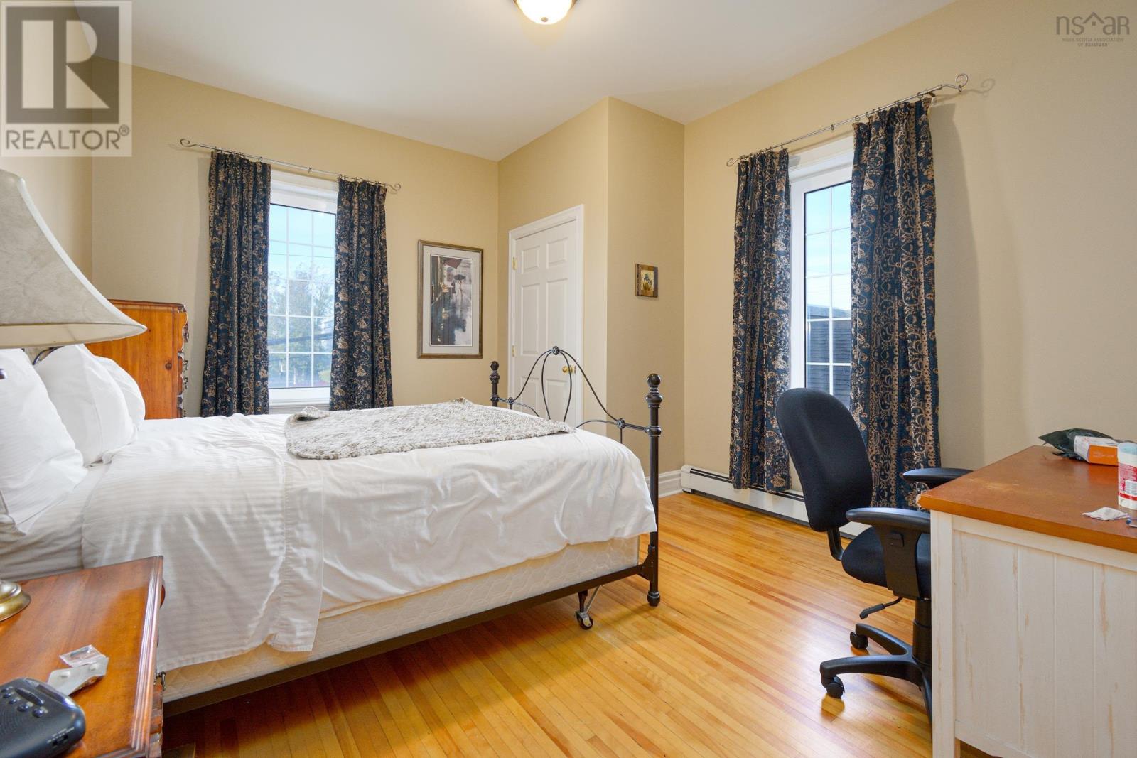 10 Pitt Street Property Photo 30