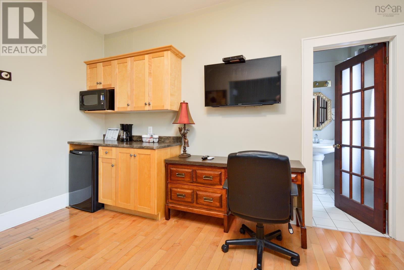 10 Pitt Street Property Photo 33