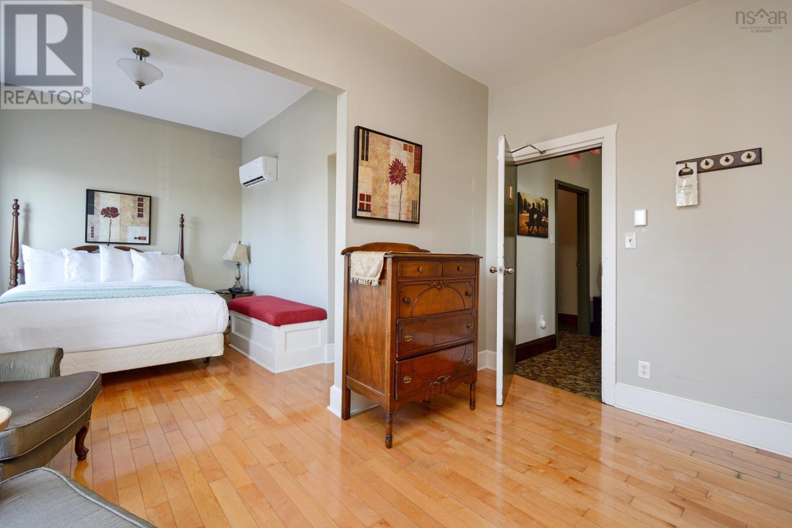 10 Pitt Street Property Photo 35