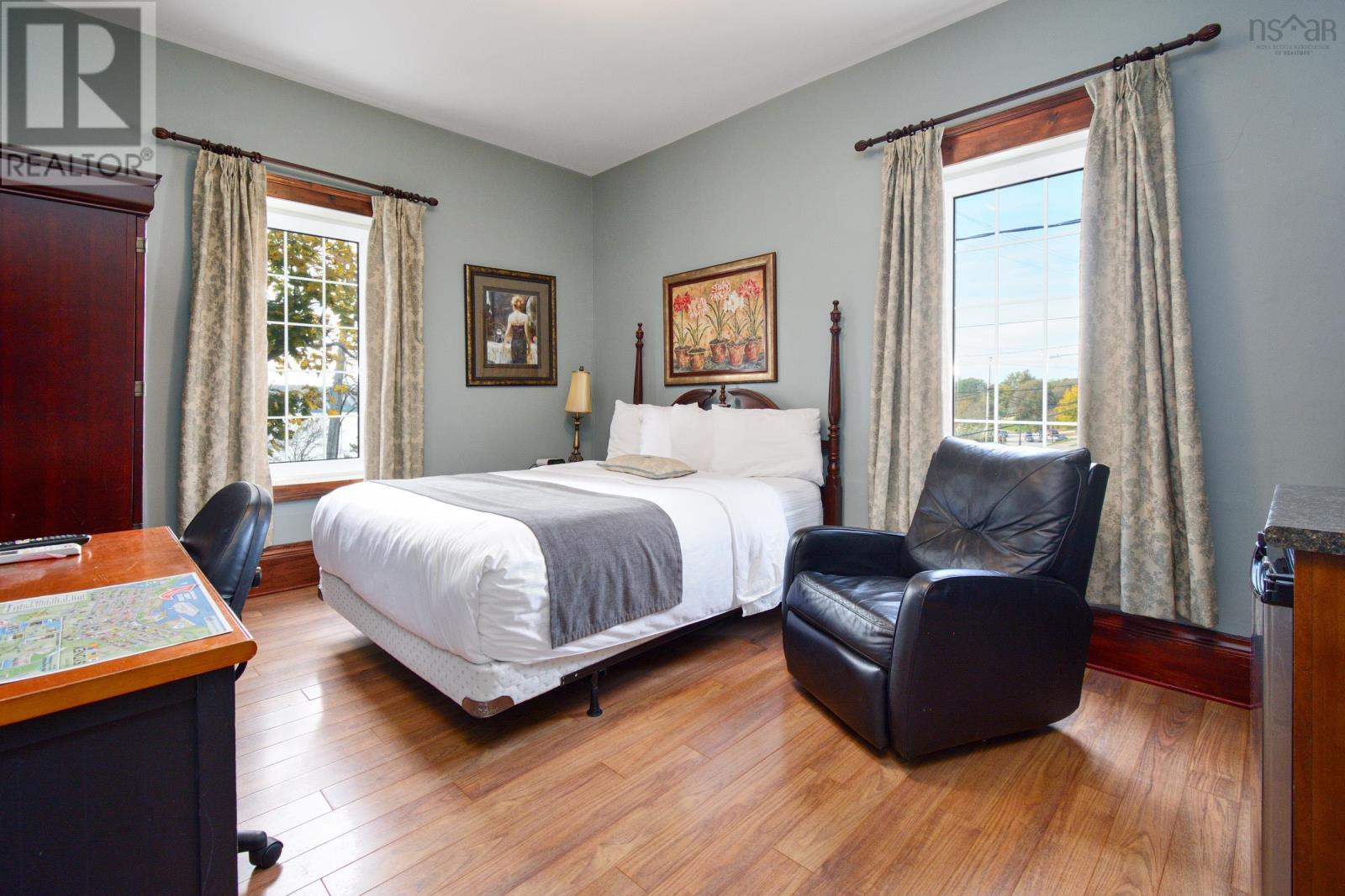 10 Pitt Street Property Photo 36
