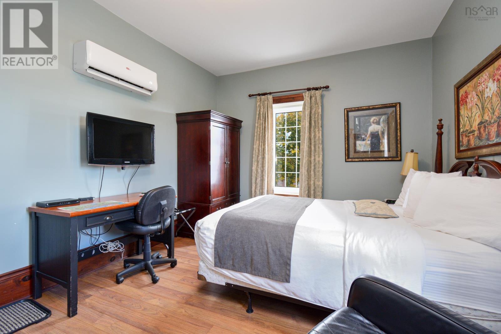 10 Pitt Street Property Photo 37
