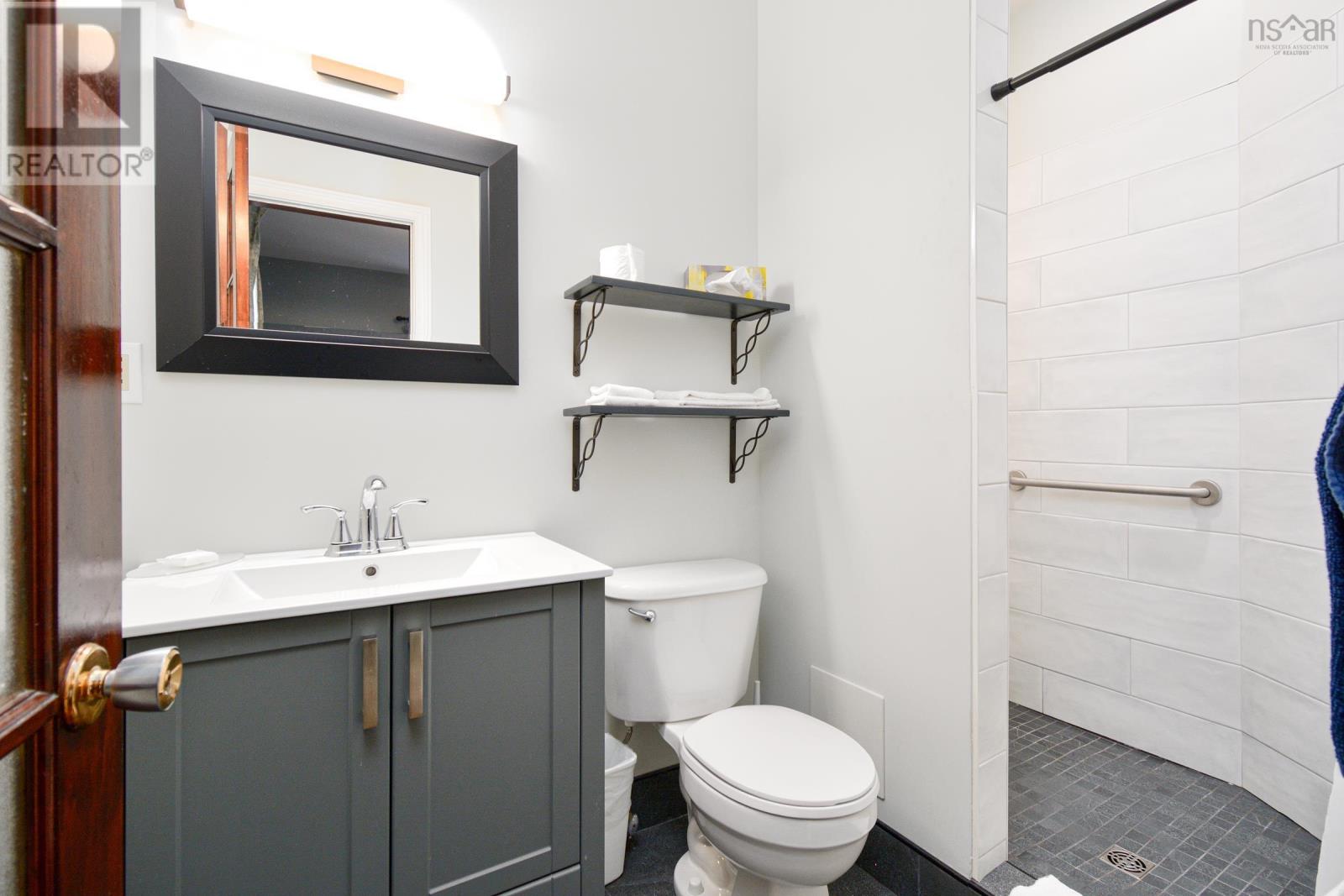 10 Pitt Street Property Photo 39