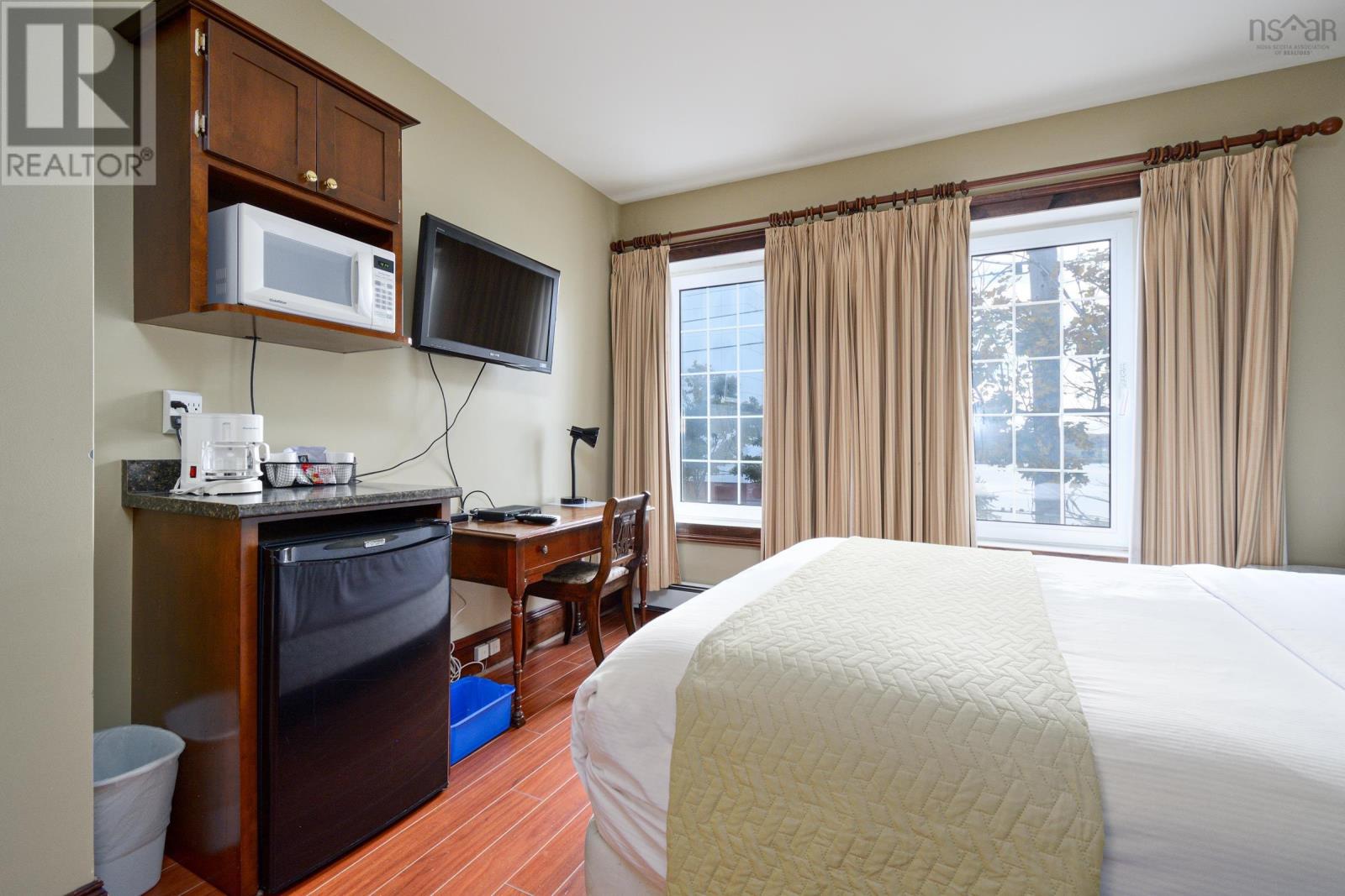 10 Pitt Street Property Photo 41