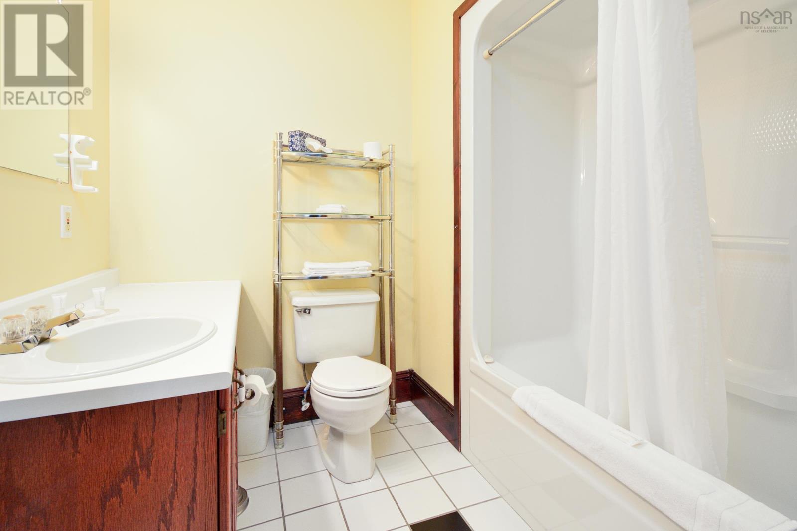 10 Pitt Street Property Photo 42