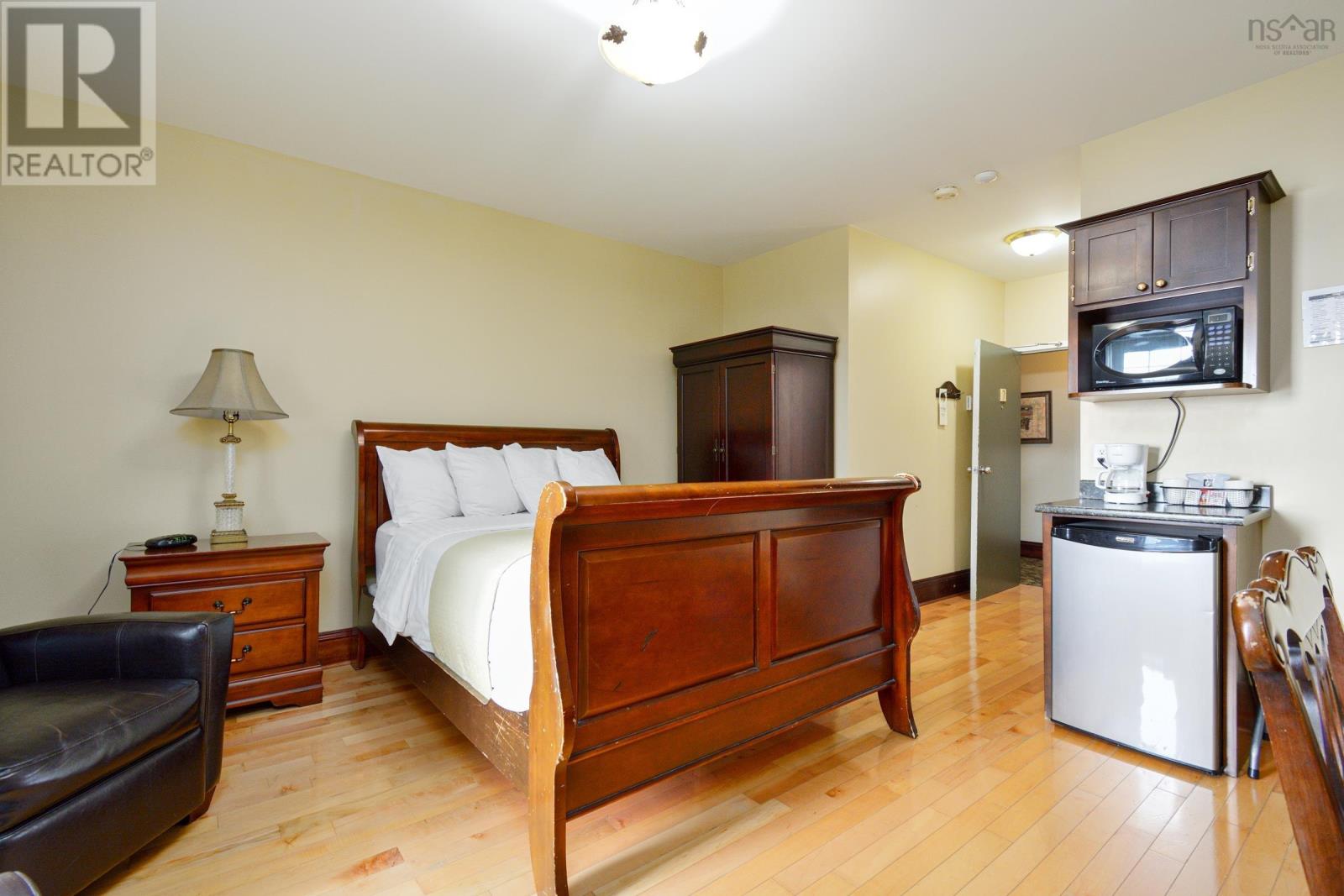 10 Pitt Street Property Photo 43