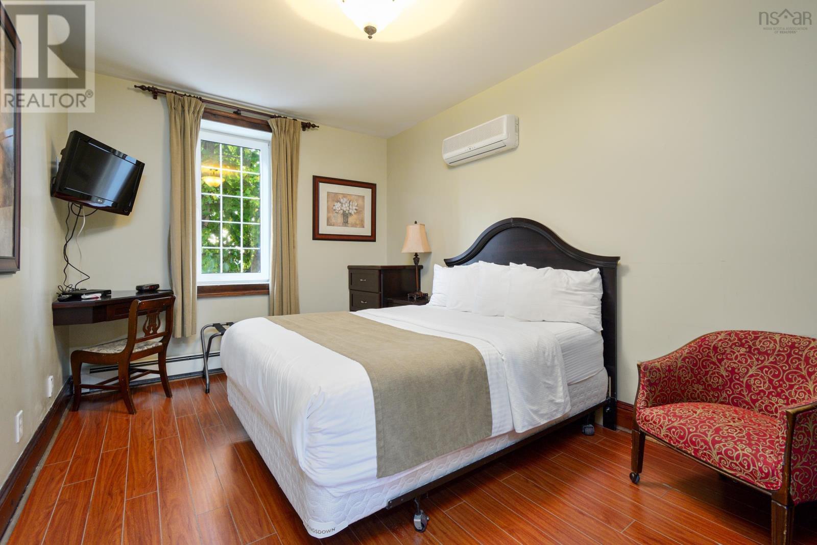 10 Pitt Street Property Photo 44