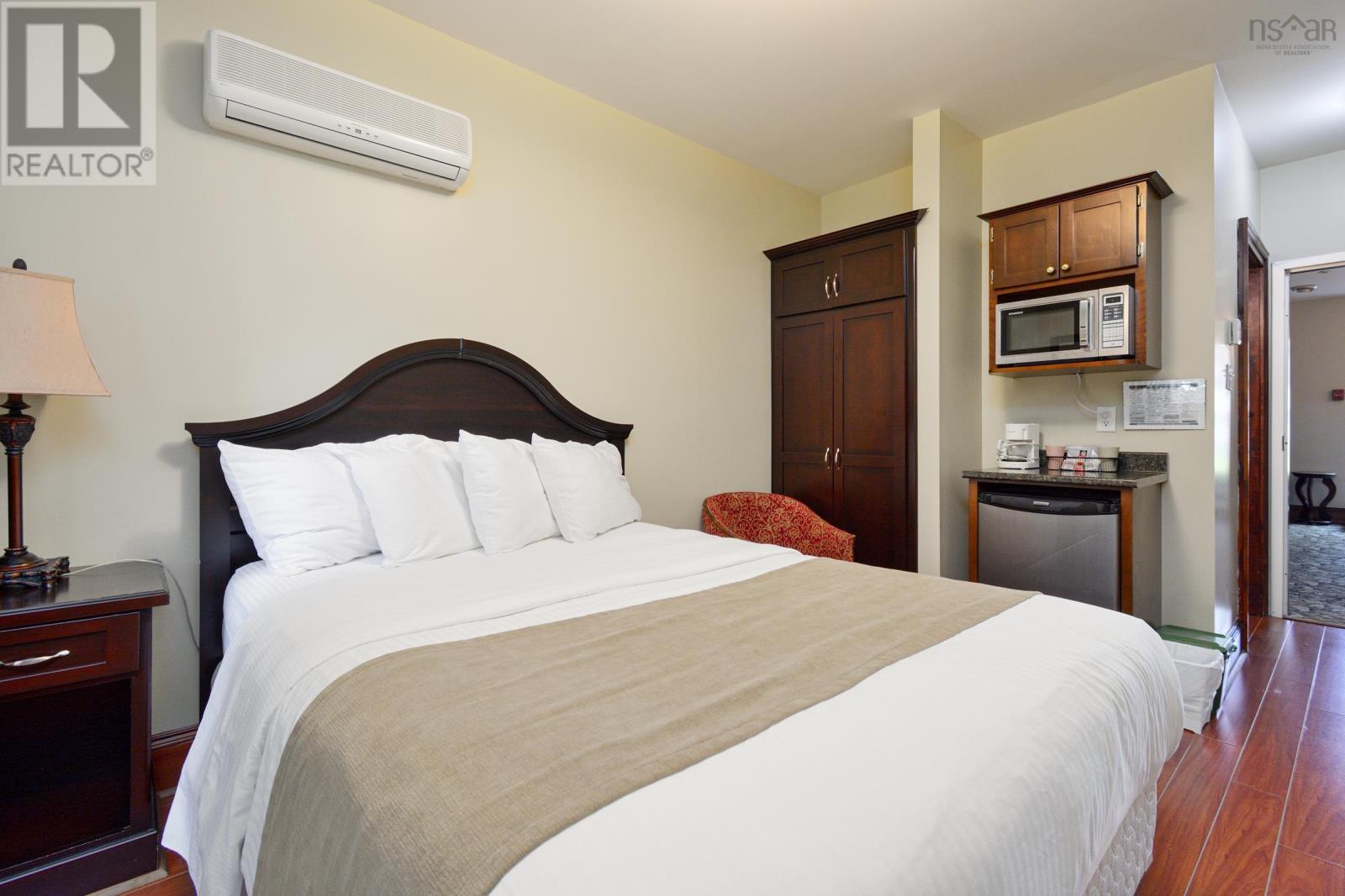 10 Pitt Street Property Photo 45