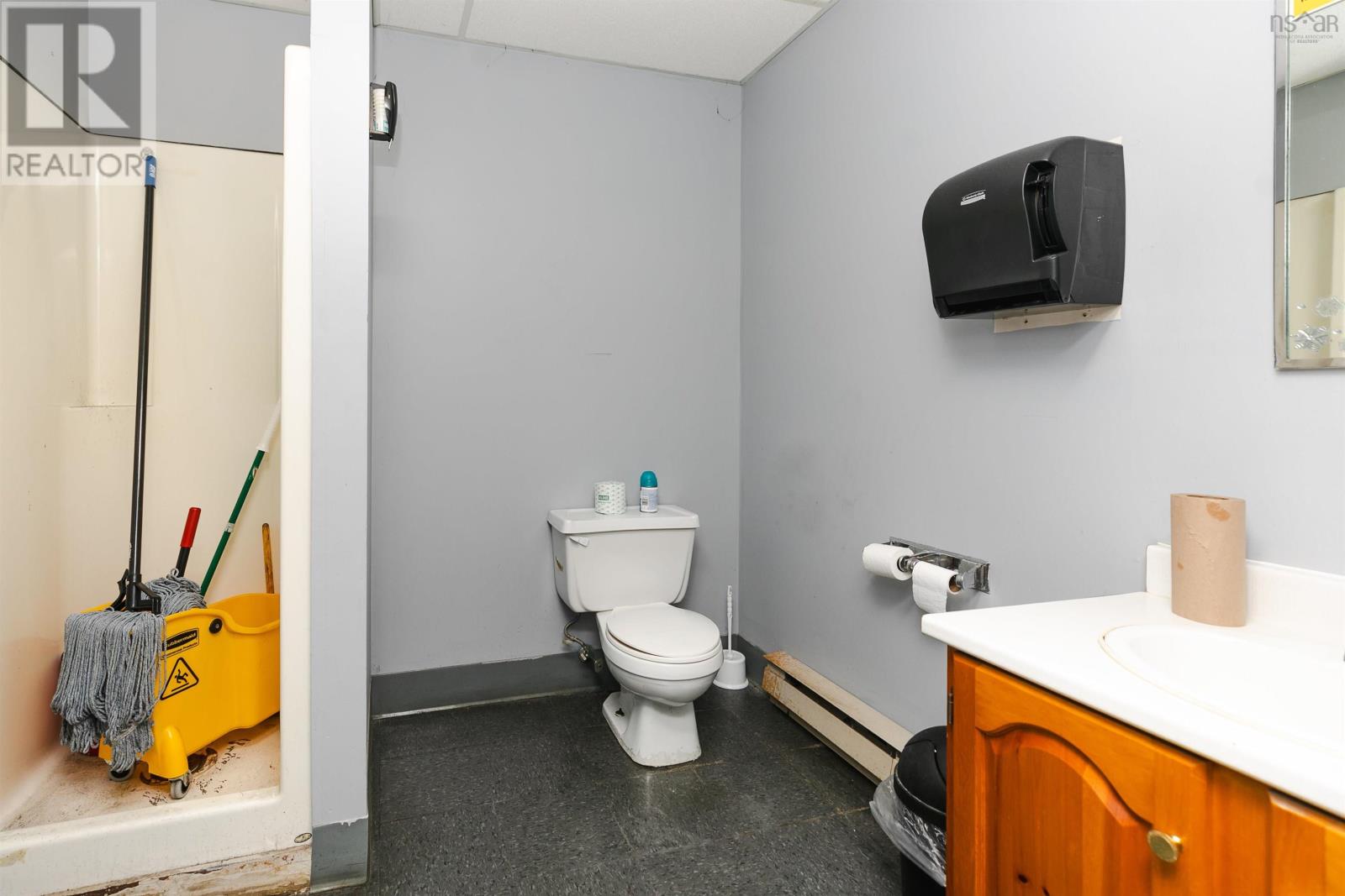 380 Bluewater Road Property Photo 32