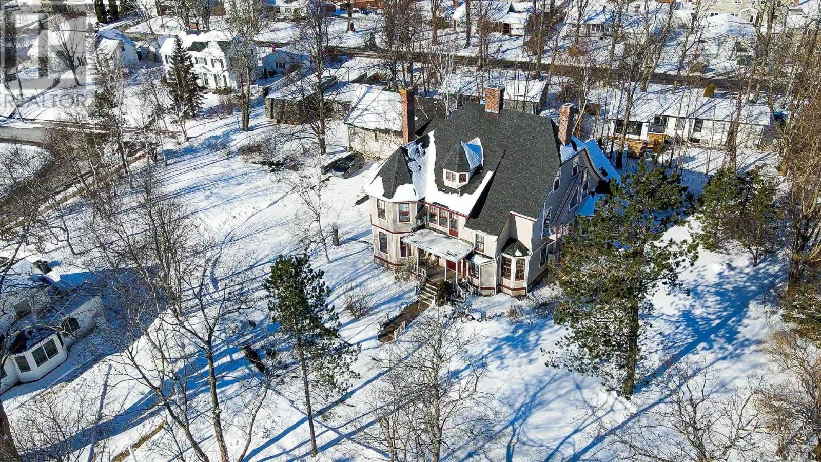 121 North River Road Property Photo 6