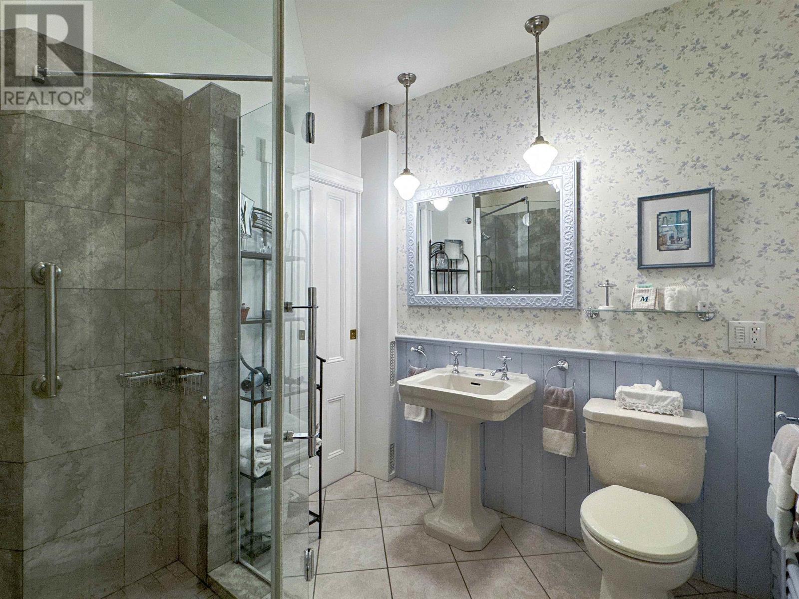 121 North River Road Property Photo 18