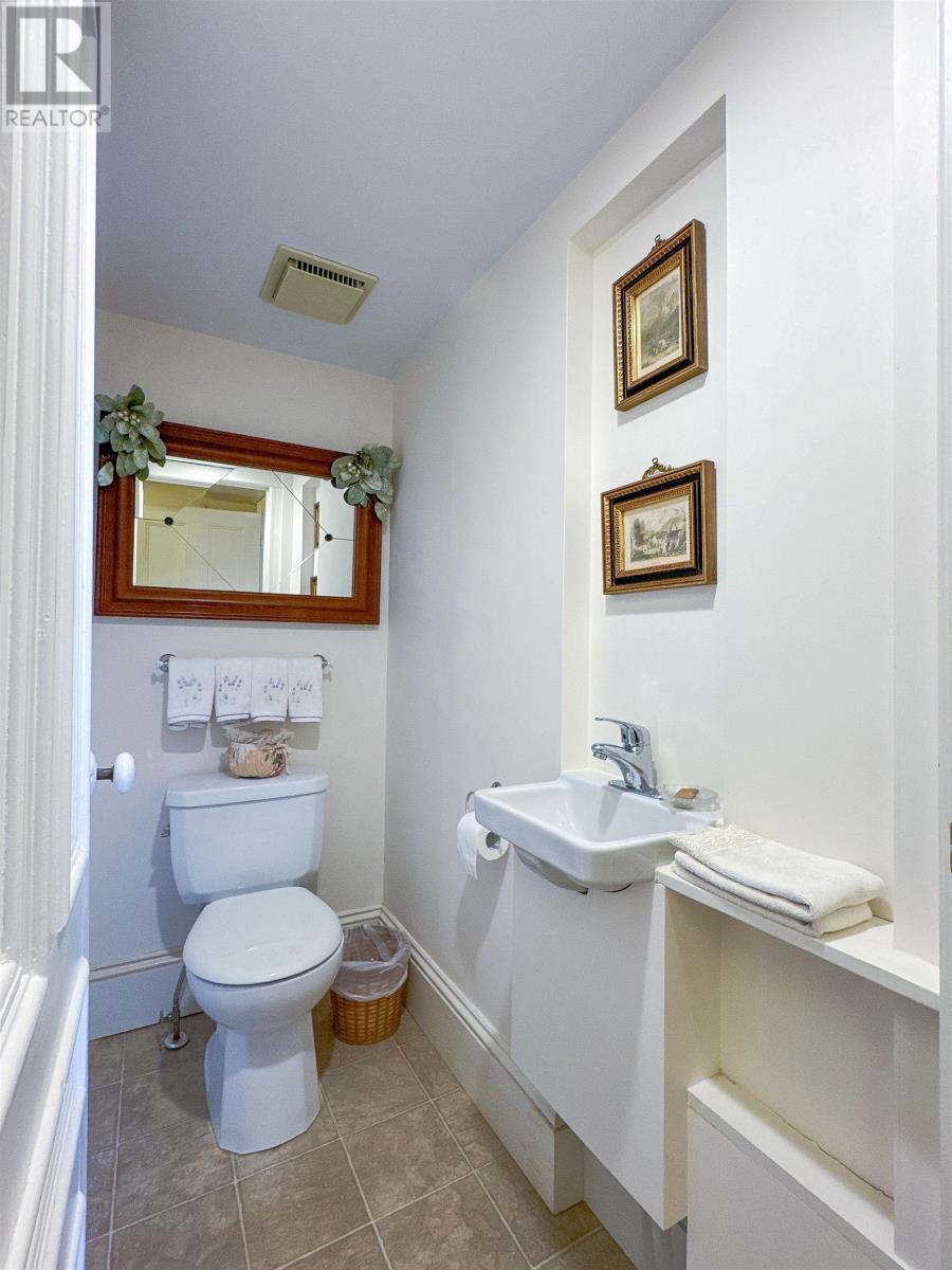 121 North River Road Property Photo 25