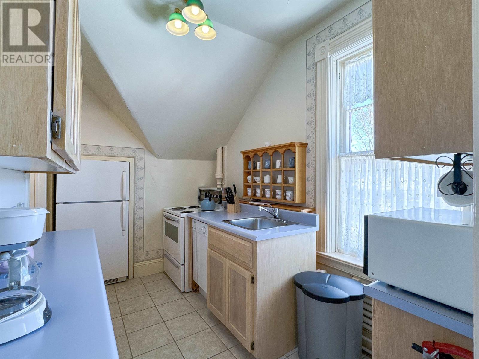 121 North River Road Property Photo 33