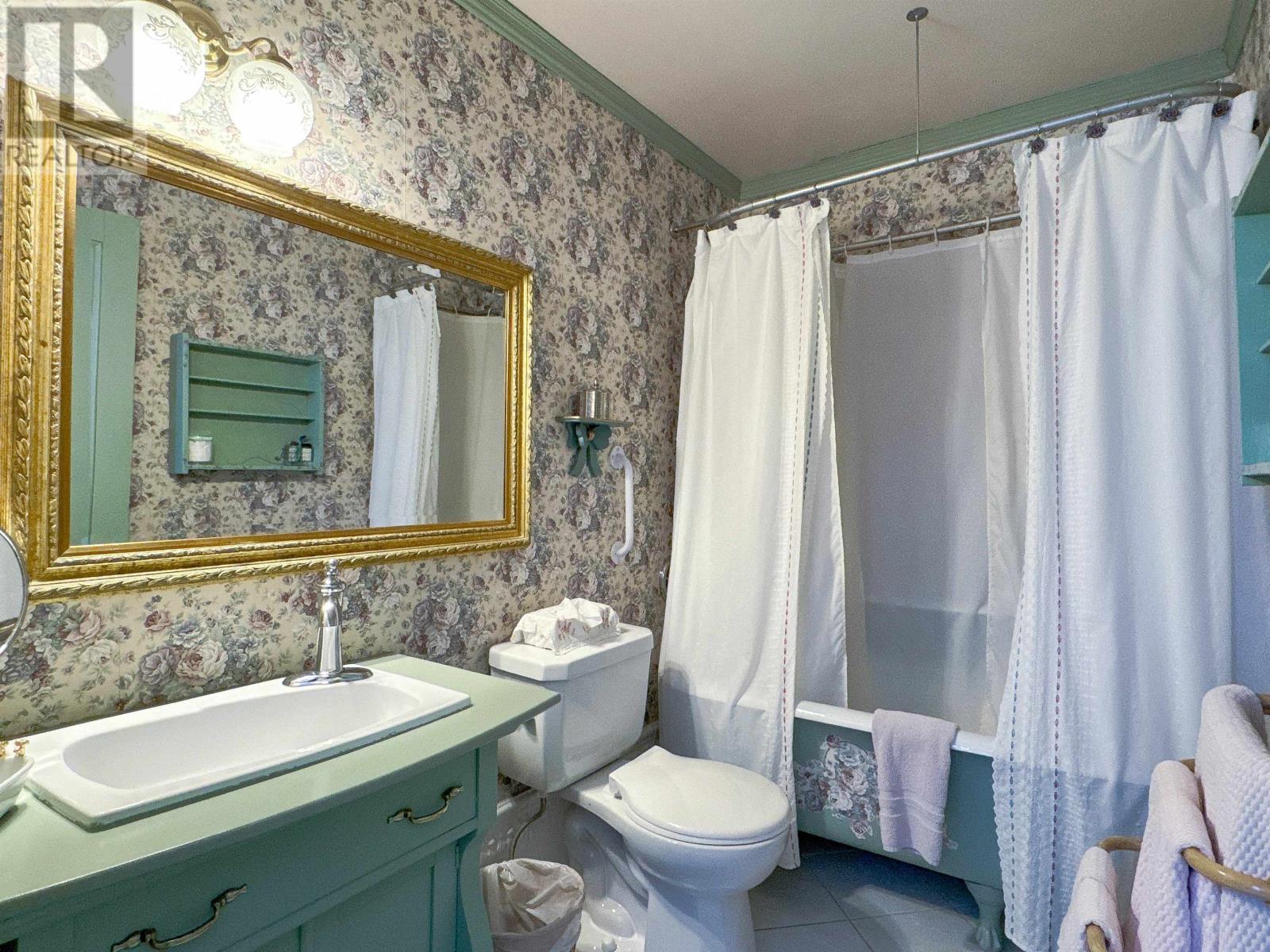 121 North River Road Property Photo 38