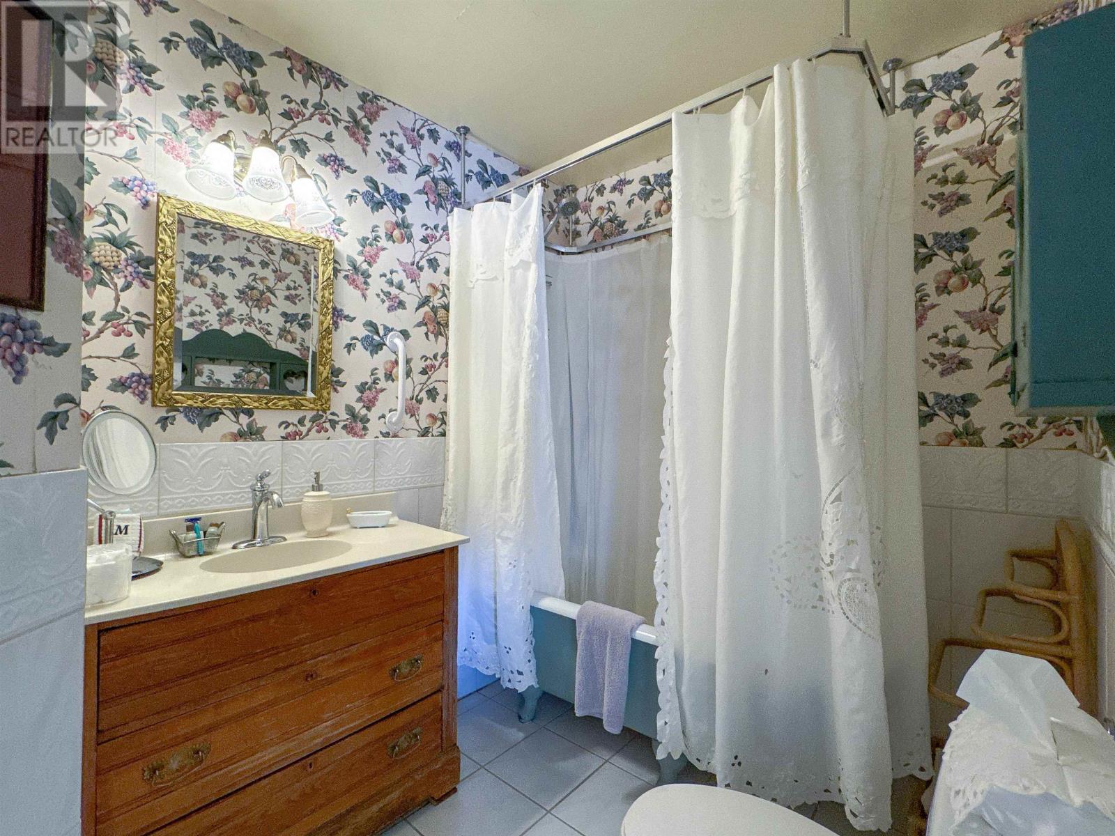 121 North River Road Property Photo 45
