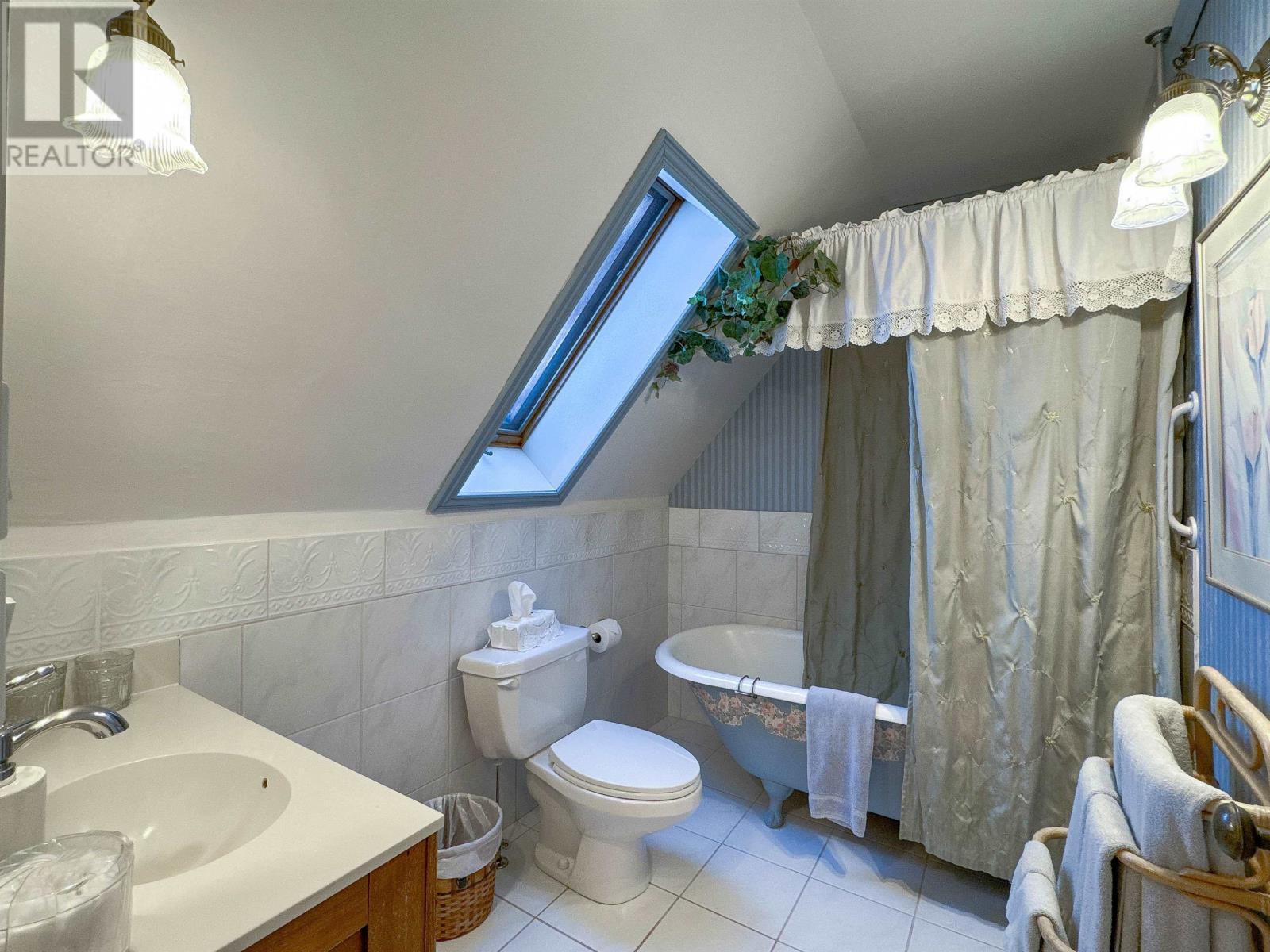 121 North River Road Property Photo 46