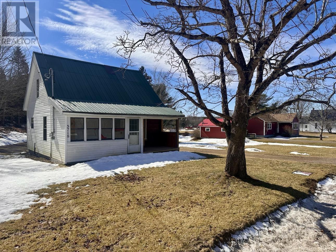 5718 Highway 2 Property Photo