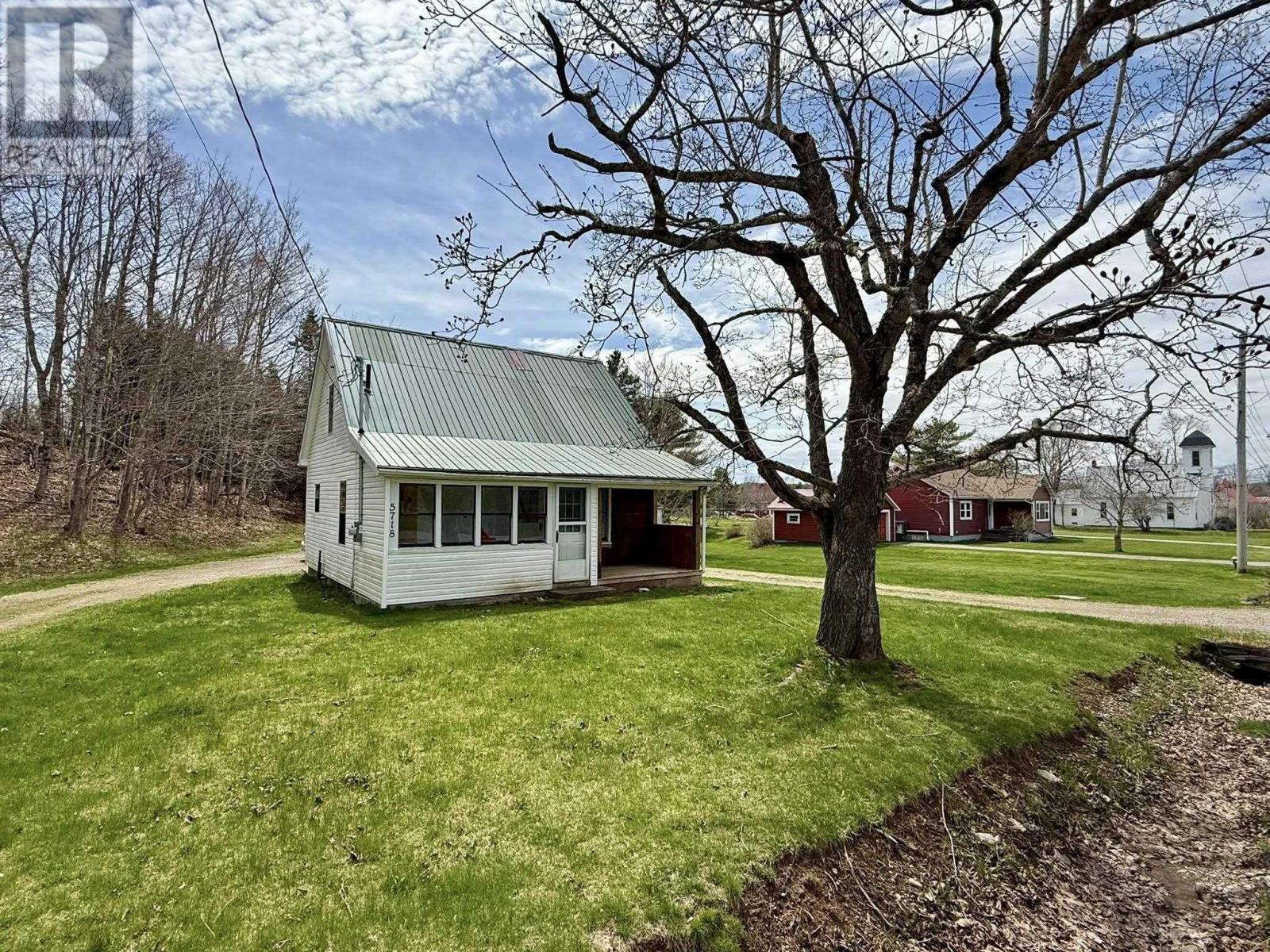 5718 Highway 2 Property Photo 1