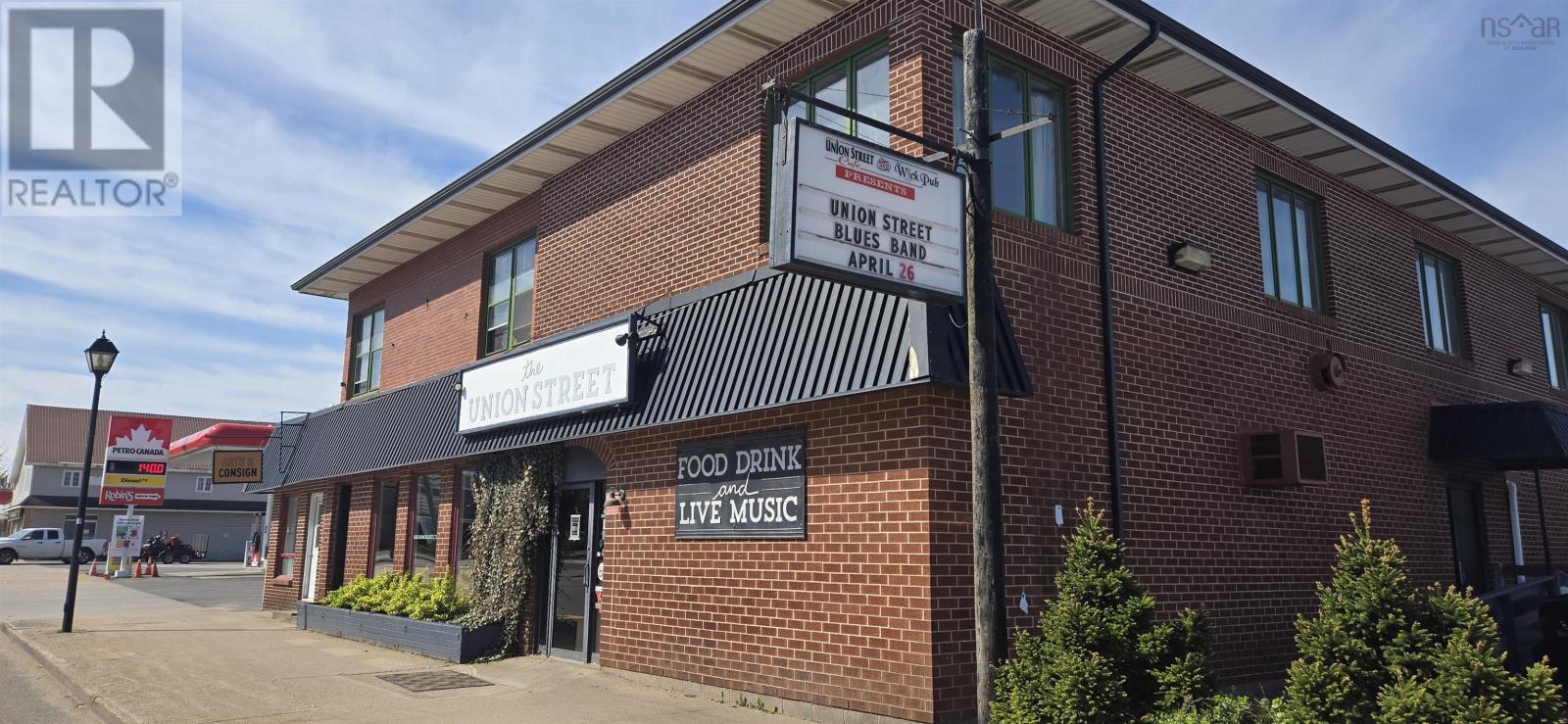 183 Commercial Street Property Photo