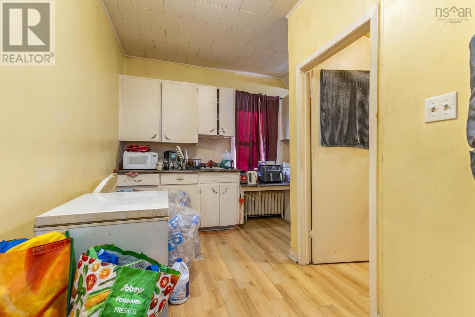 303 South Foord Street Property Photo 16