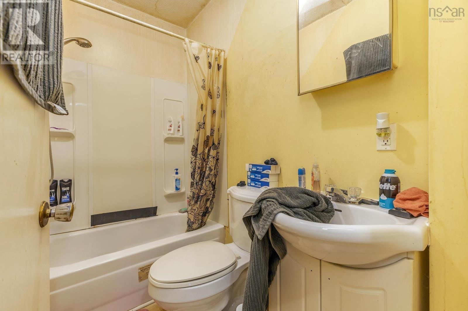 303 South Foord Street Property Photo 18