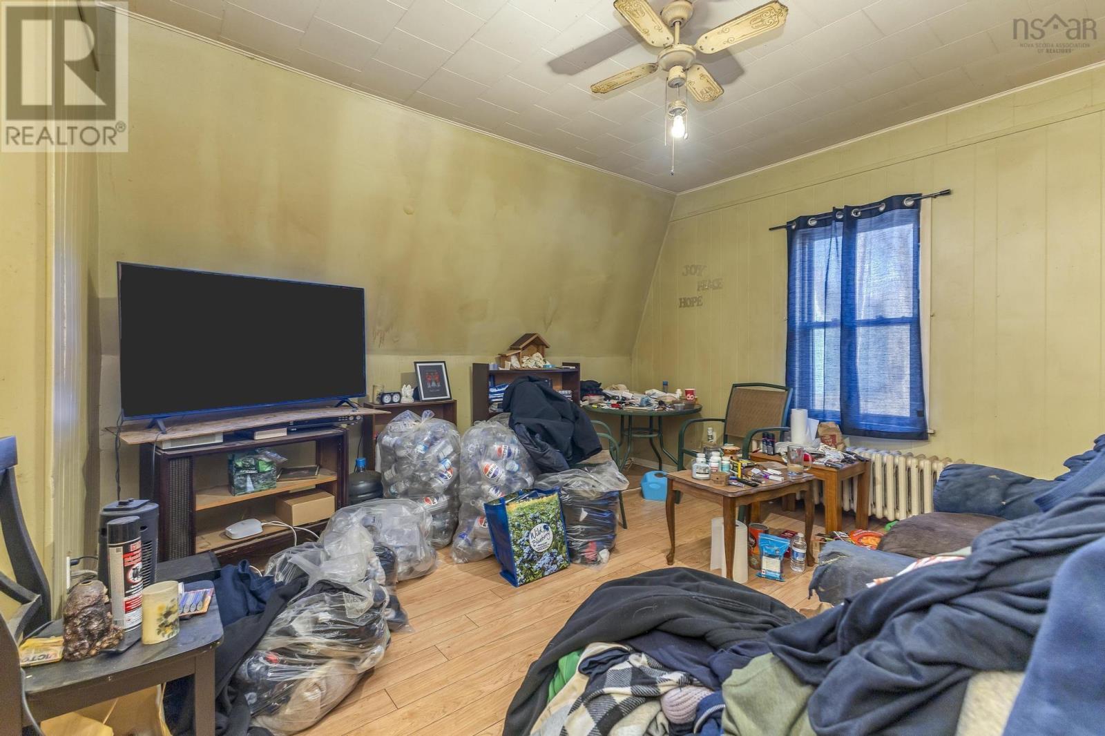 303 South Foord Street Property Photo 20