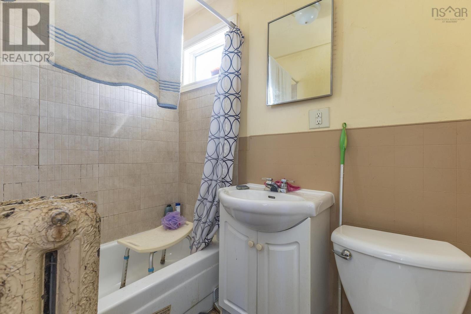 303 South Foord Street Property Photo 28
