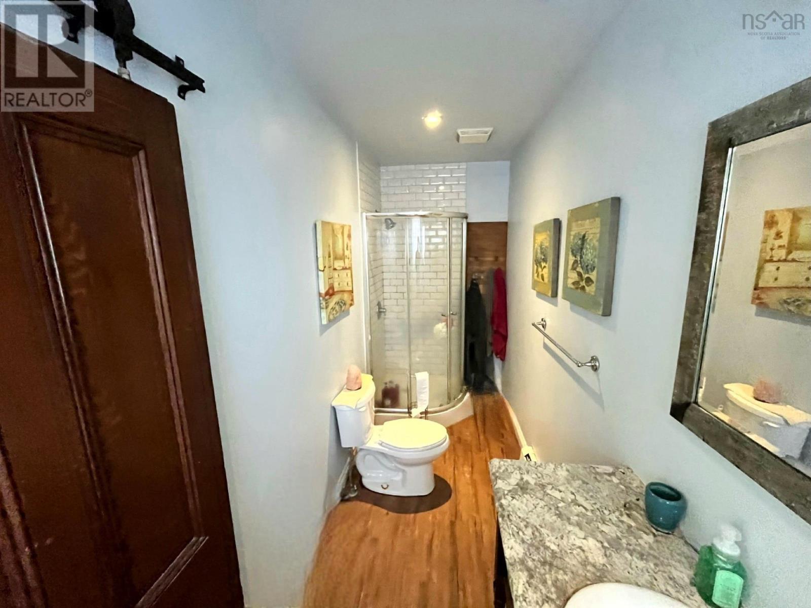 1491 Victoria Road Property Photo 7