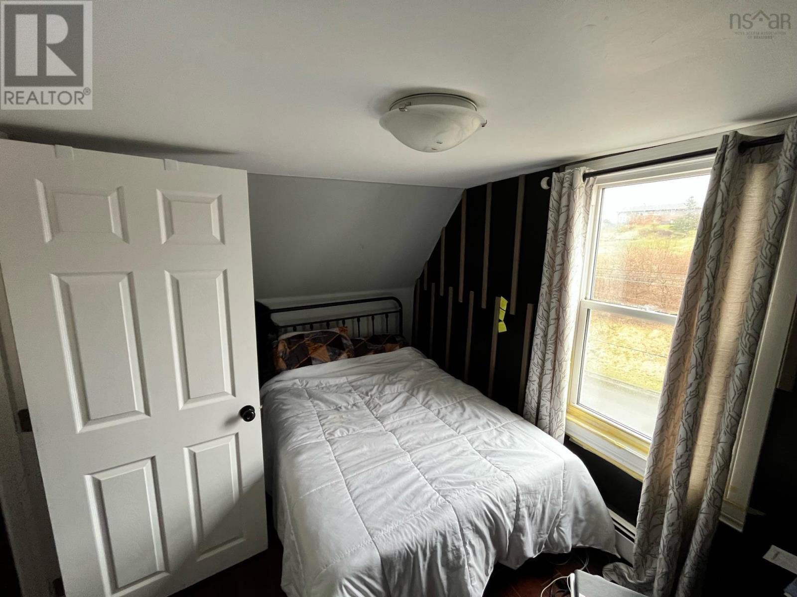 1491 Victoria Road Property Photo 9