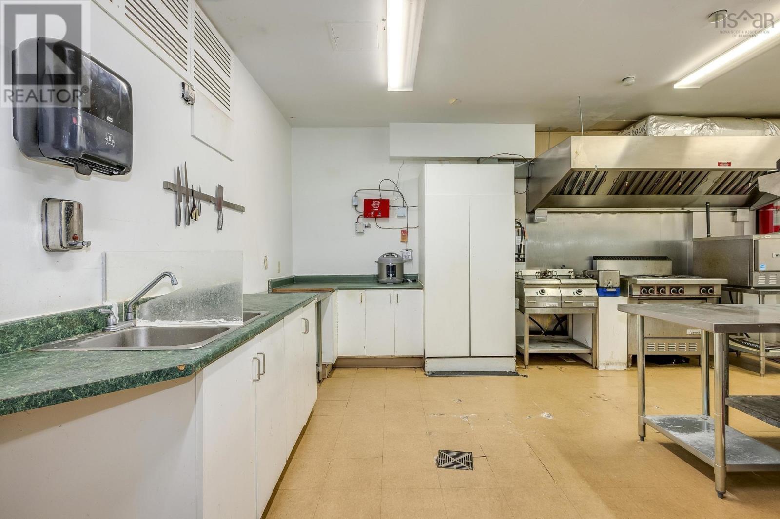 103 5640 Spring Garden Road Property Photo 5