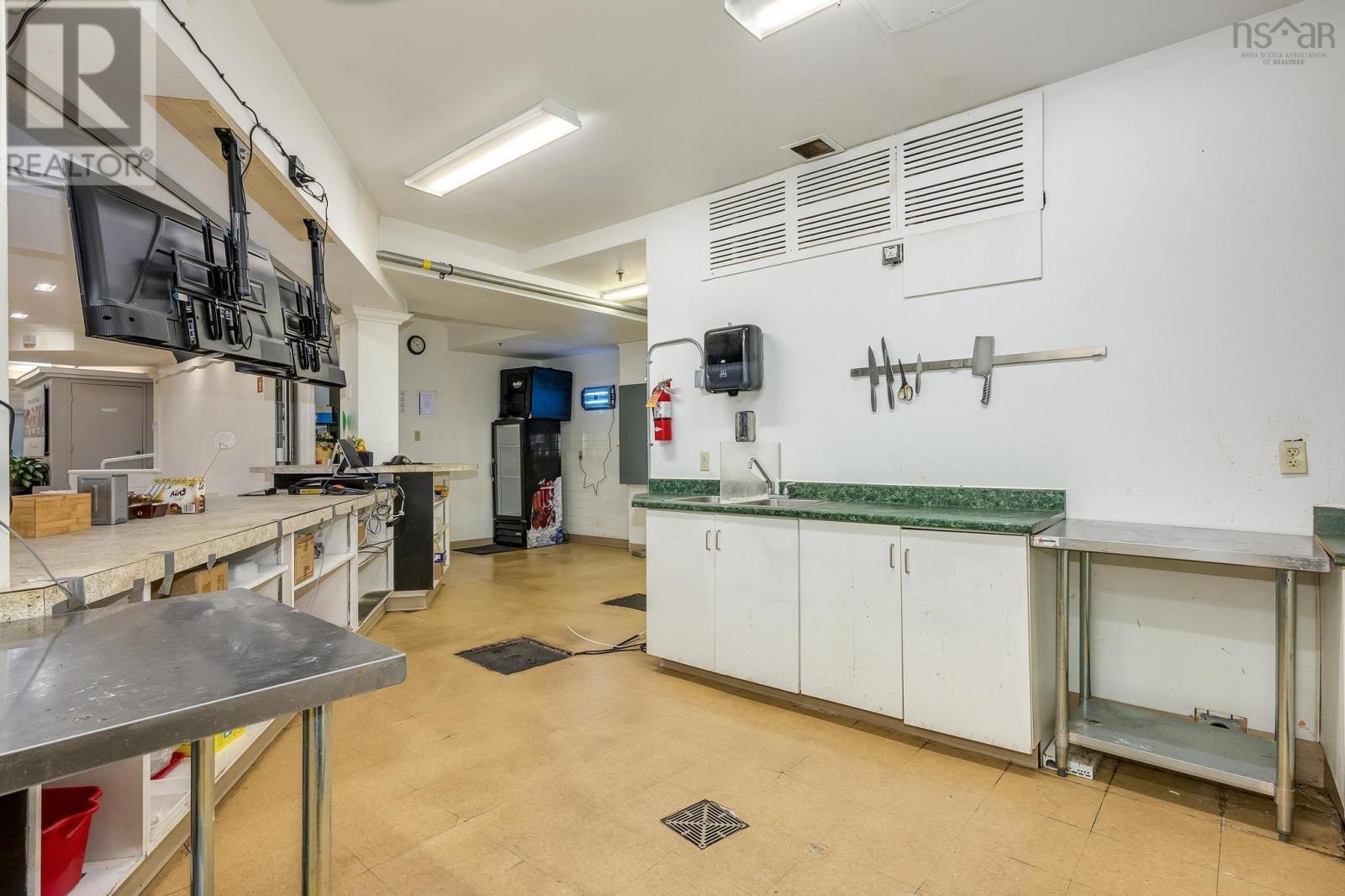 103 5640 Spring Garden Road Property Photo 8