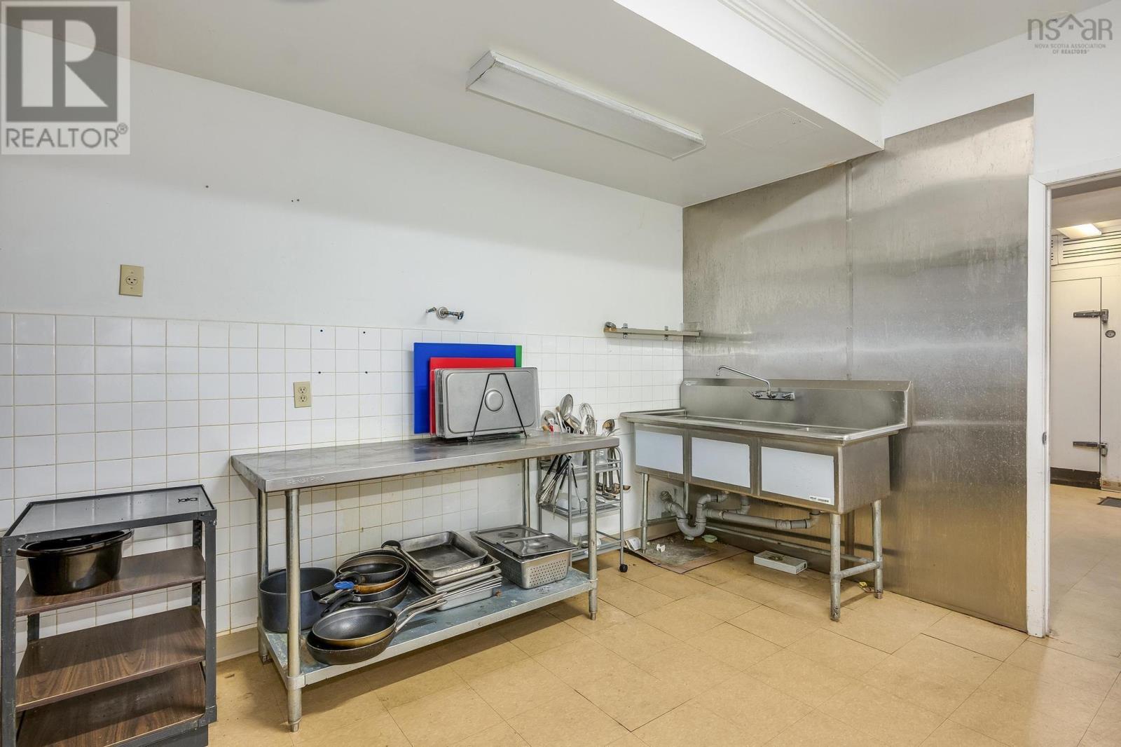 103 5640 Spring Garden Road Property Photo 14