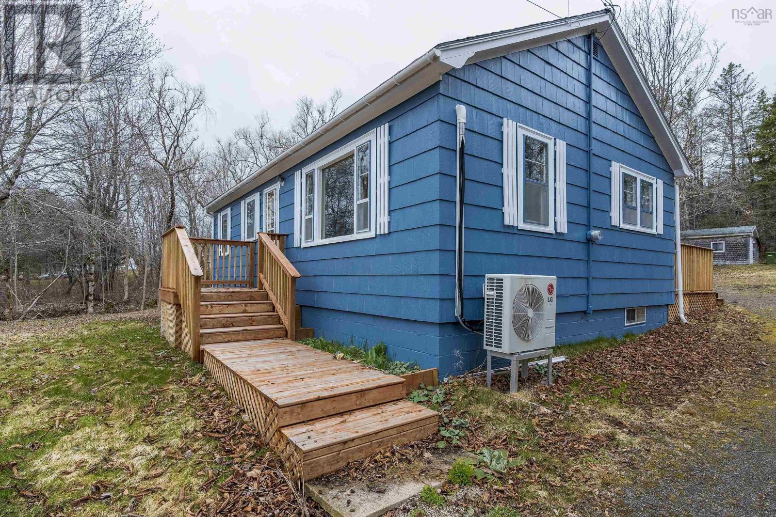627 Clarence Road Property Photo 4