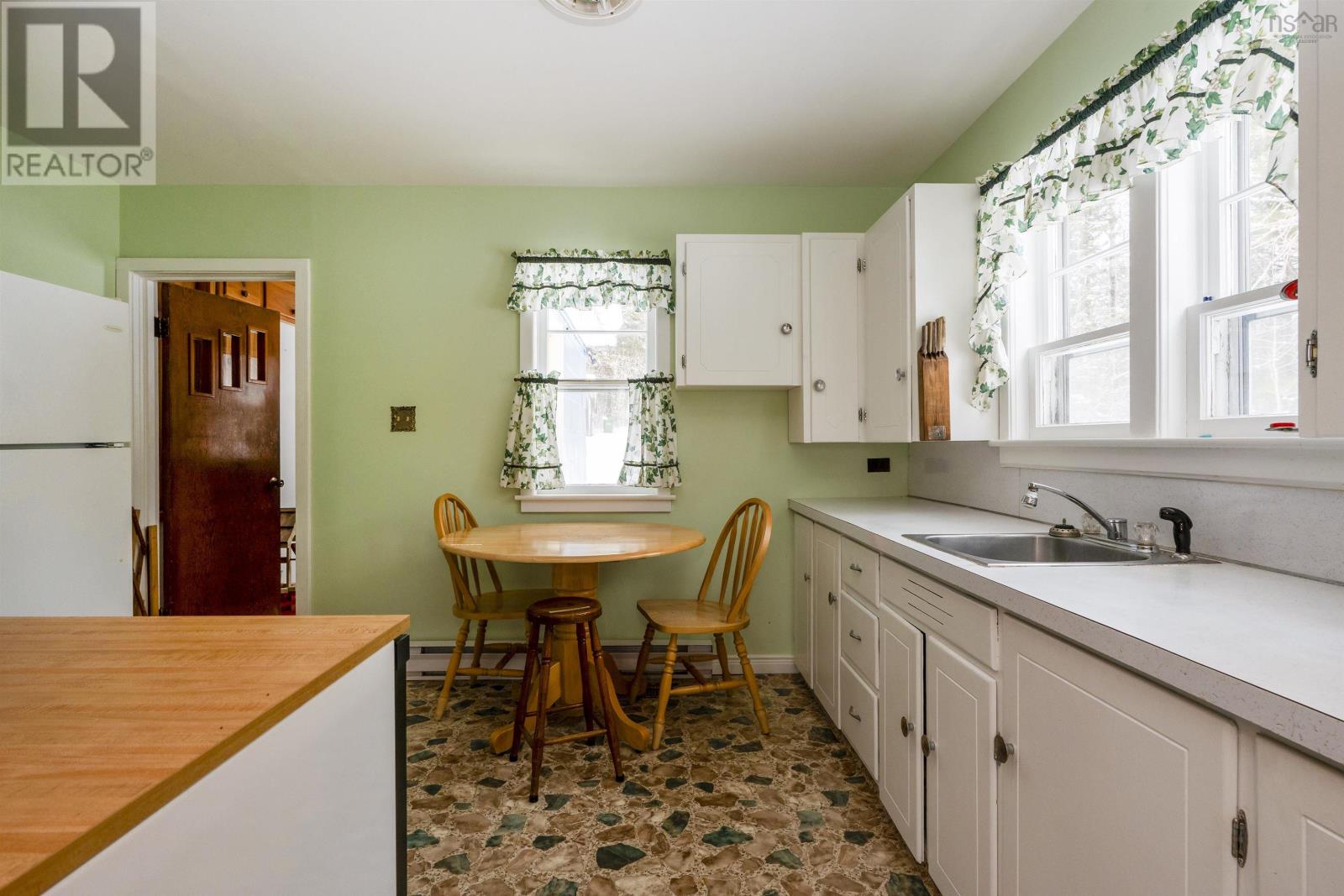 627 Clarence Road Property Photo 9