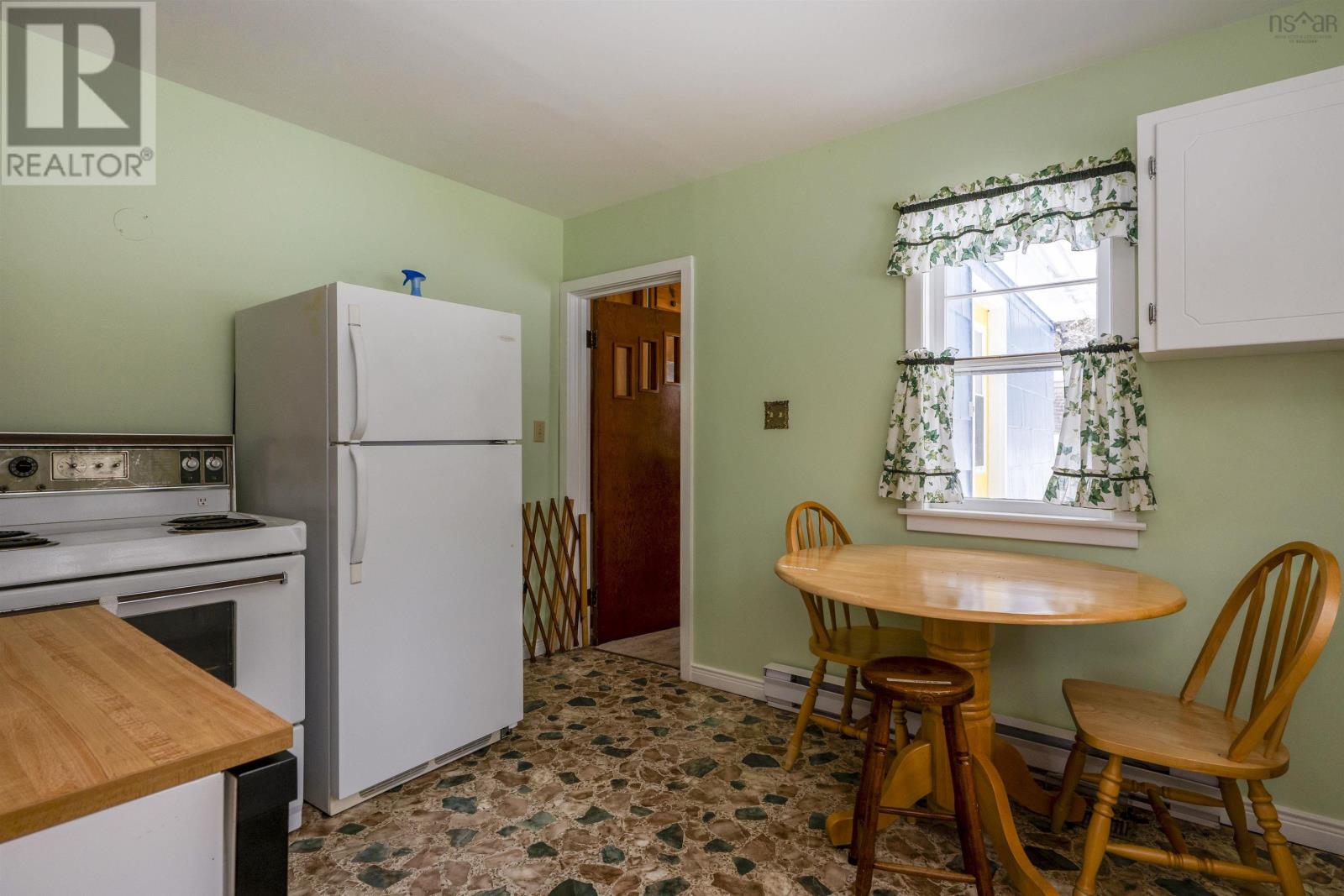627 Clarence Road Property Photo 10