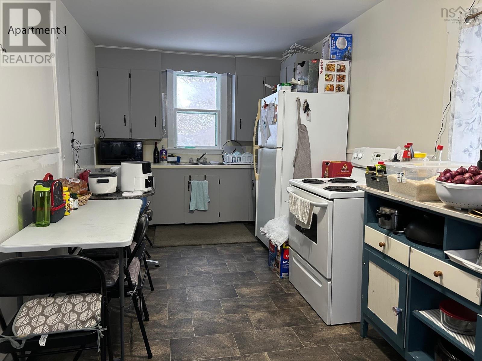 205 Lawrence Street Property Photo 4