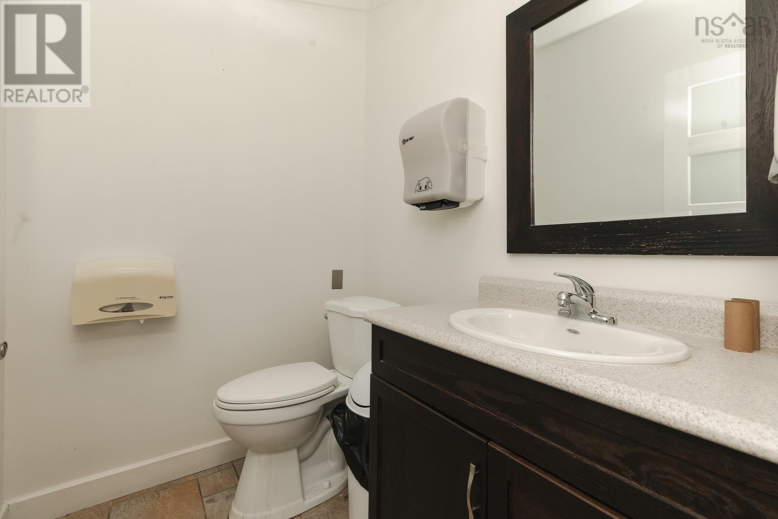 546 Sackville Drive Property Photo 17