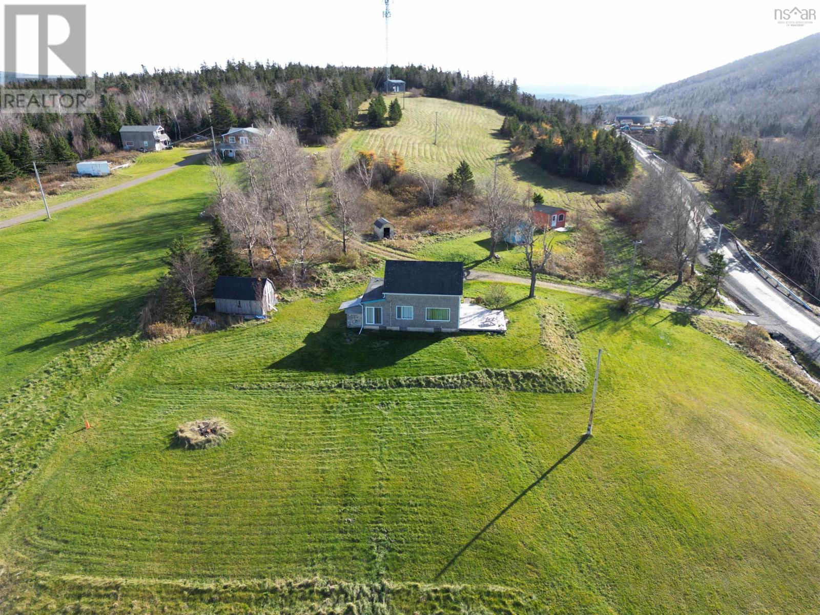 760 Foot Cape Road Property Photo