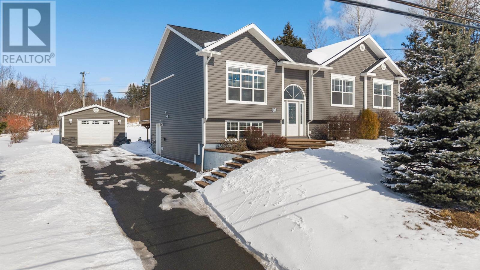 225 Birchview Crescent Property Photo