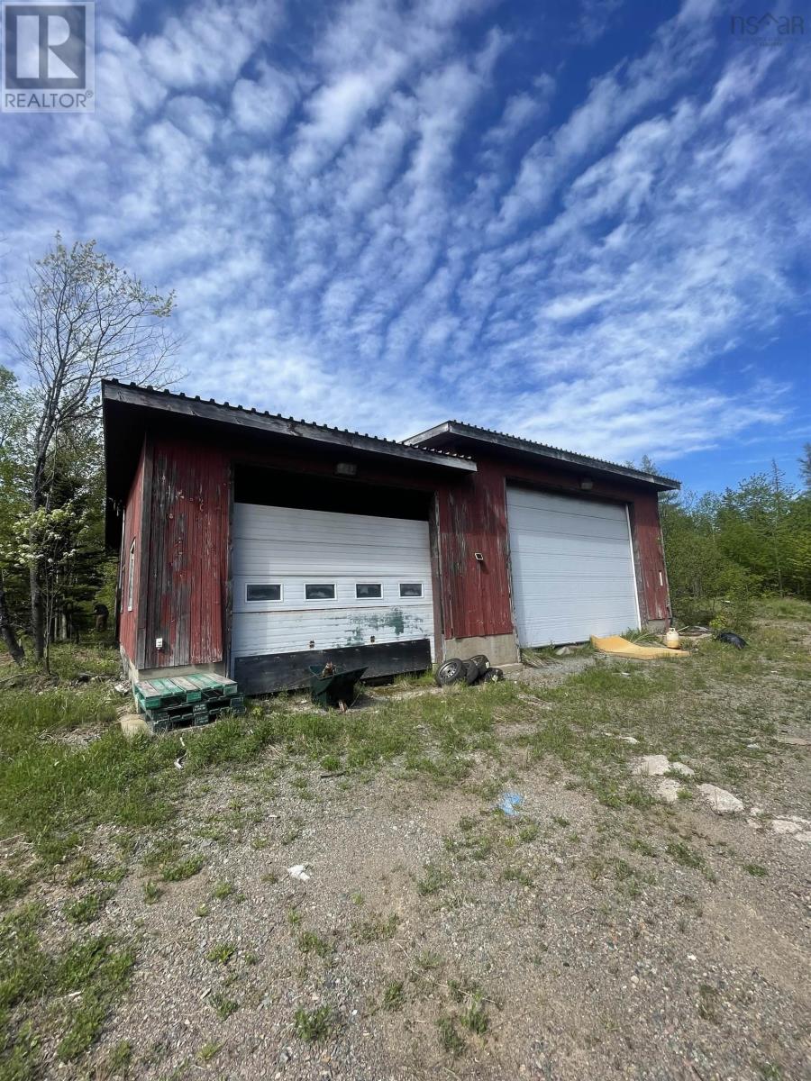 492 Crandall Road Property Photo 7