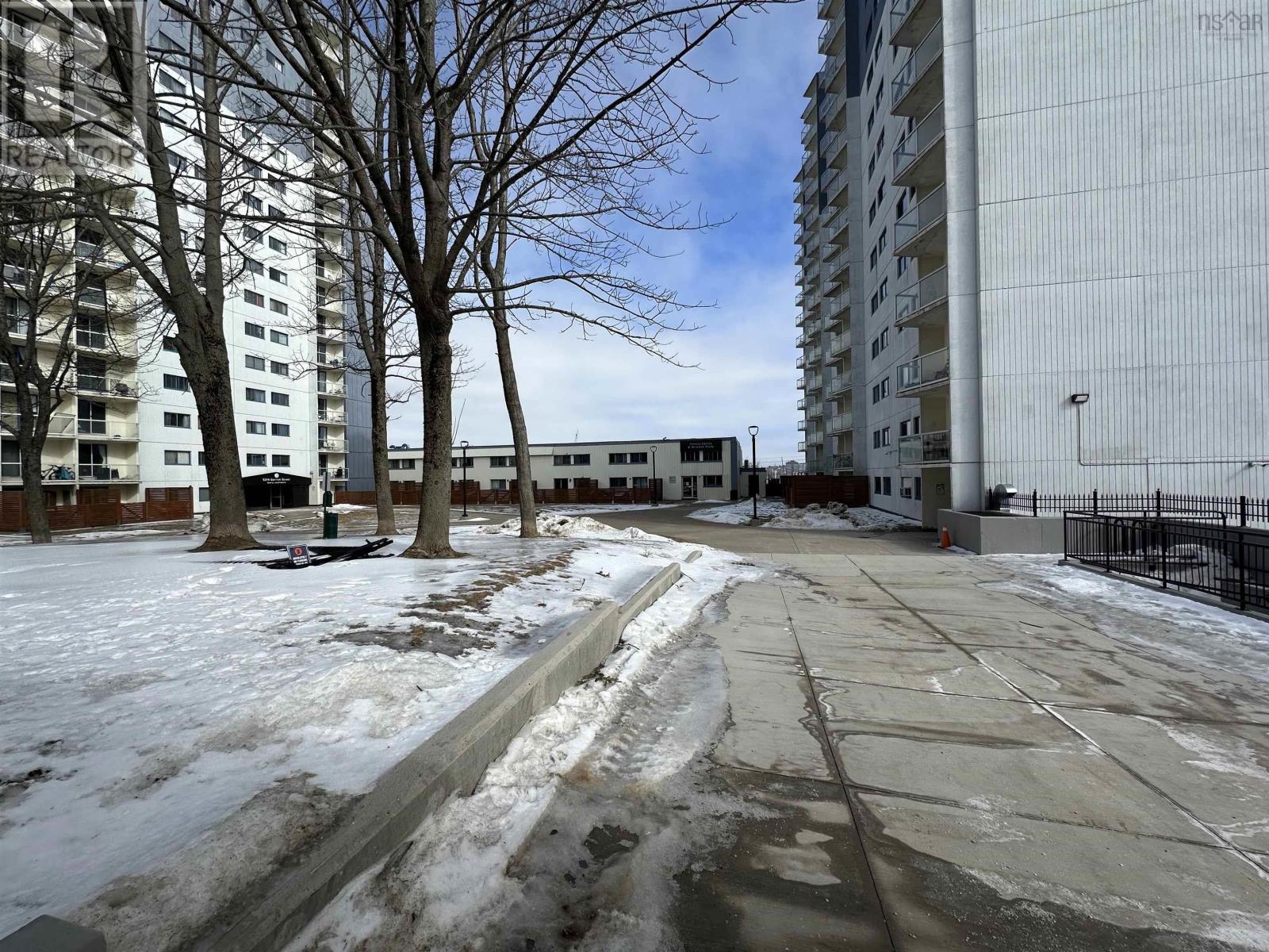 2340 Longard Plaza Property Photo 15