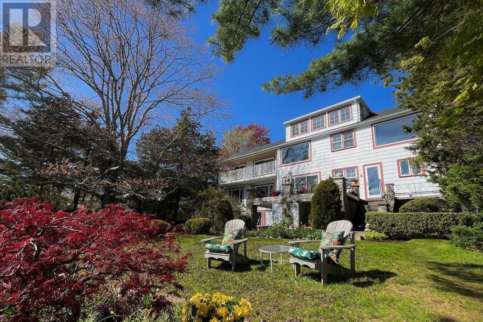 1126 Rockcliffe Street Property Photo 4
