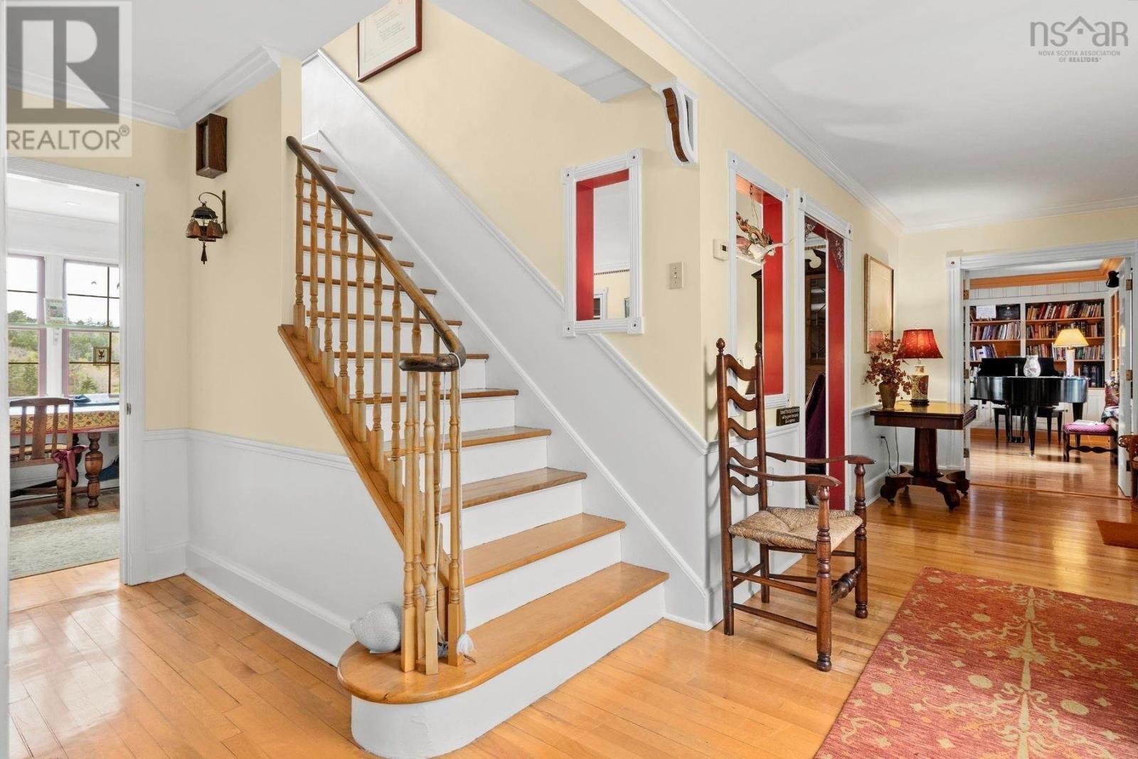 1126 Rockcliffe Street Property Photo 7