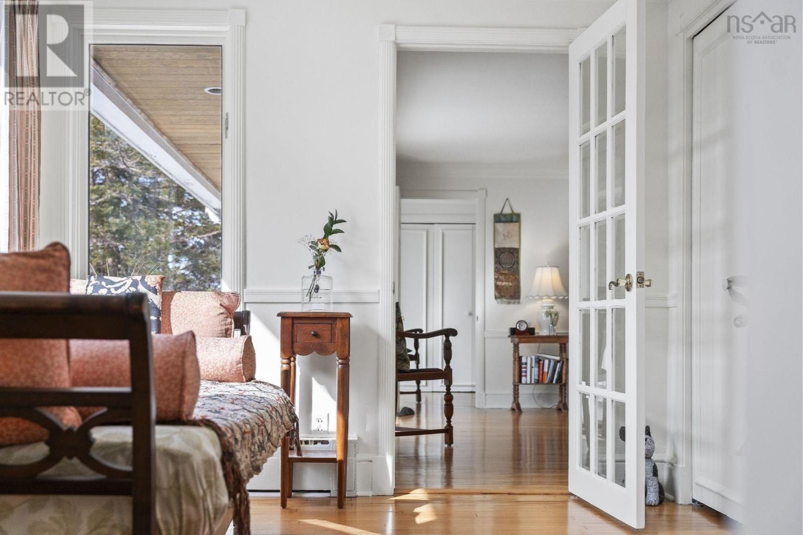 1126 Rockcliffe Street Property Photo 20