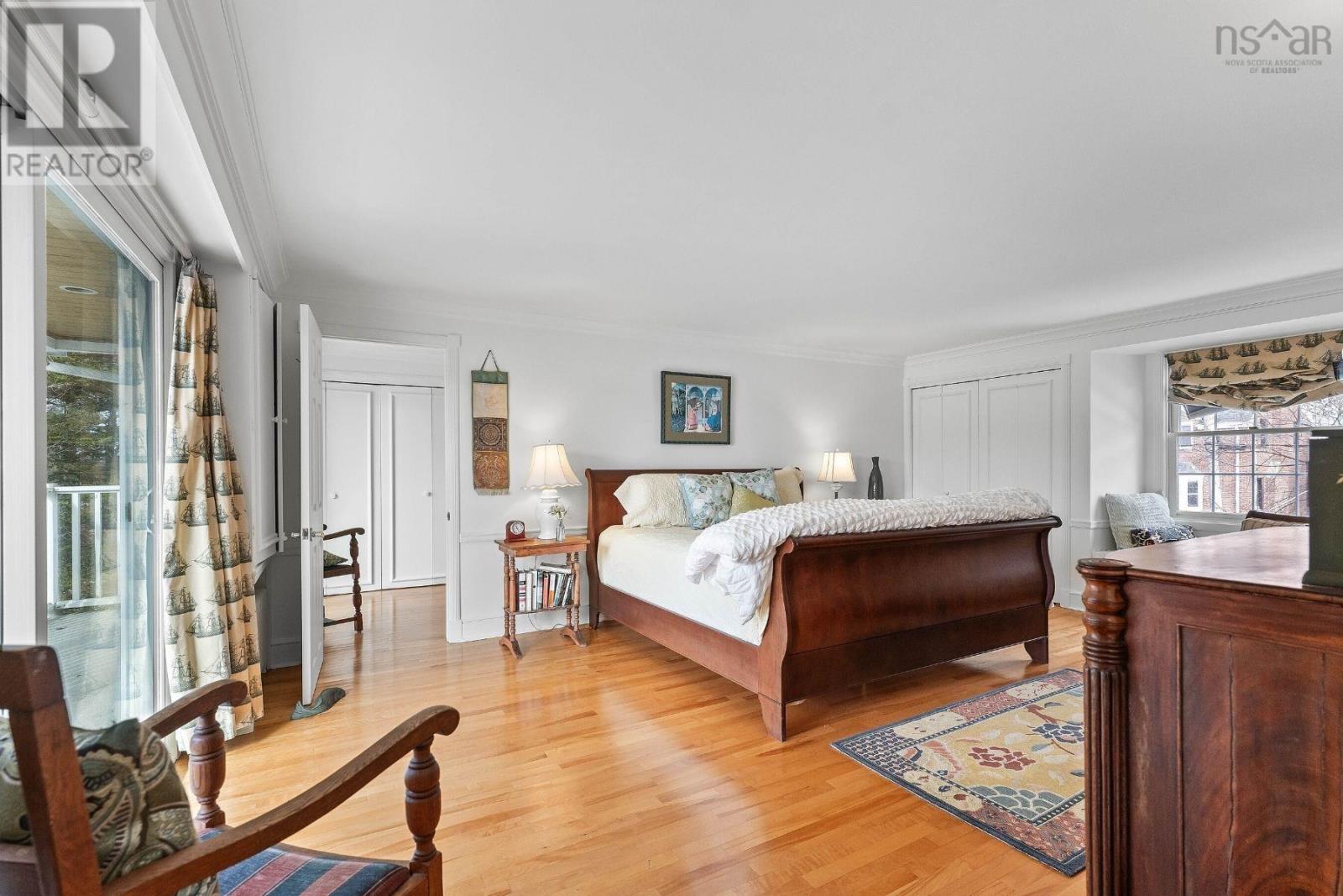 1126 Rockcliffe Street Property Photo 21