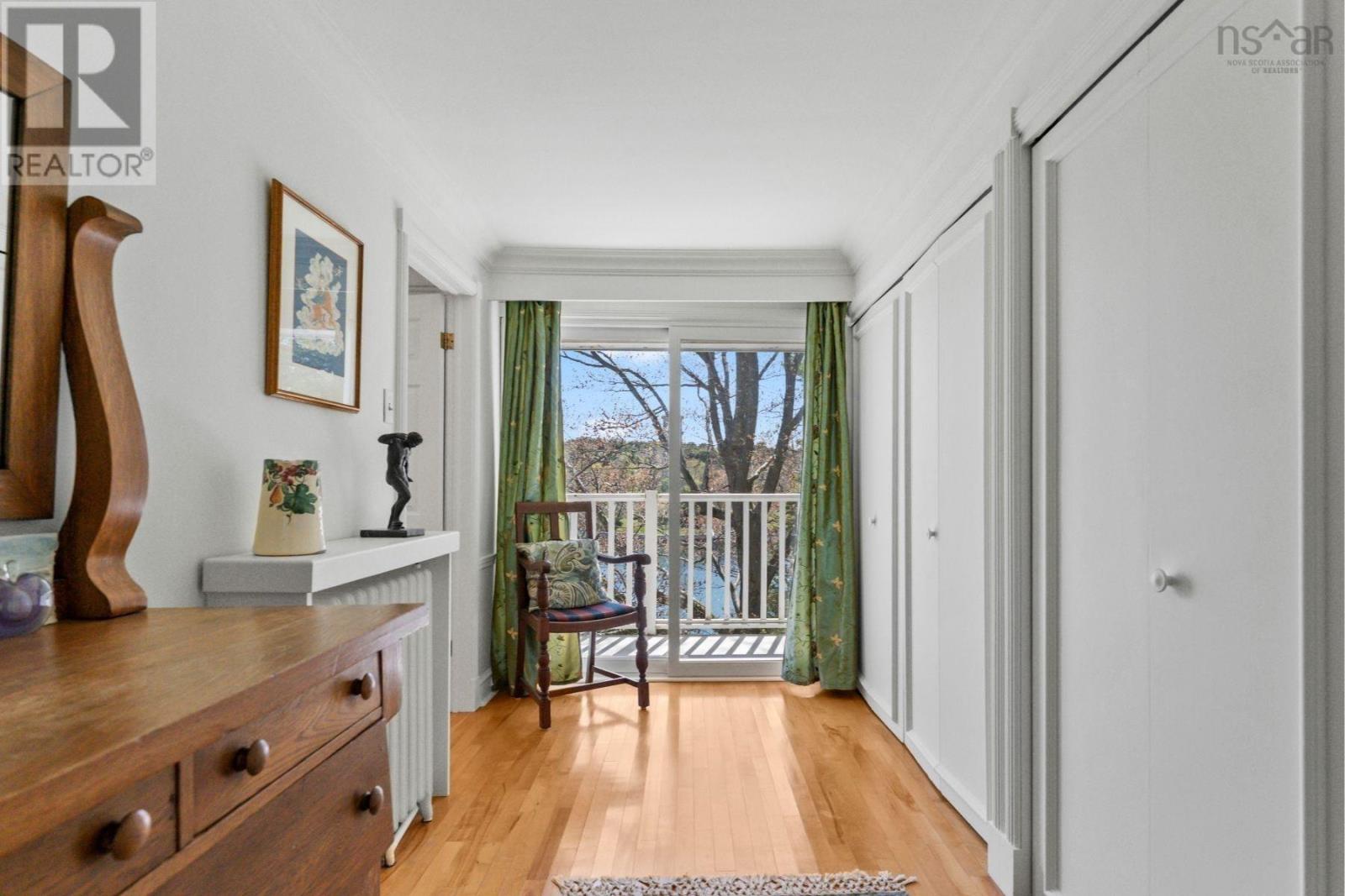 1126 Rockcliffe Street Property Photo 24