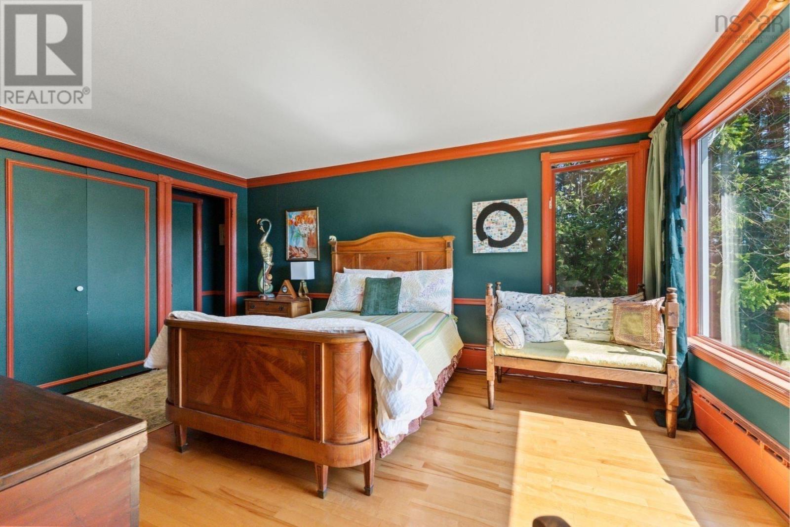 1126 Rockcliffe Street Property Photo 25