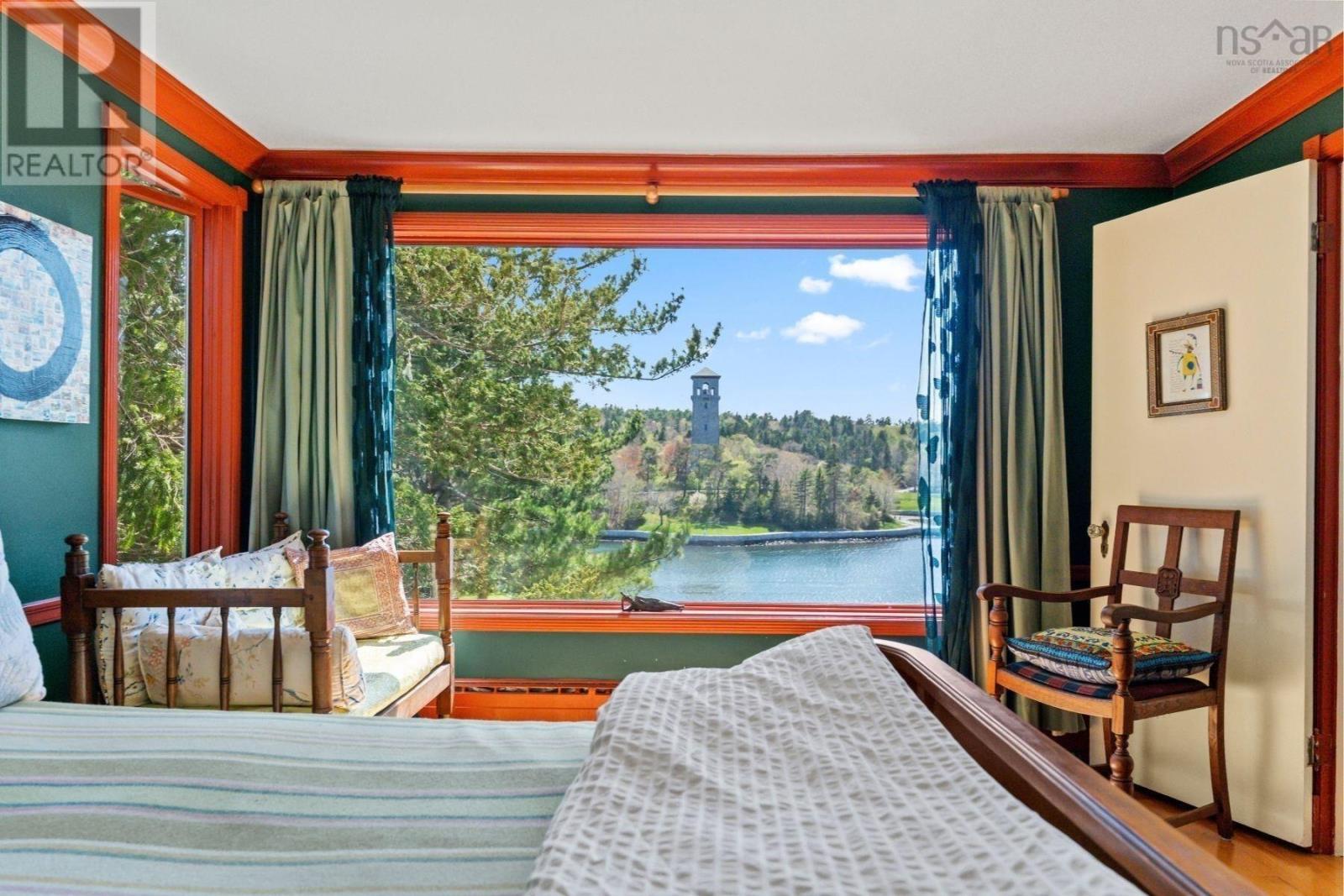 1126 Rockcliffe Street Property Photo 26