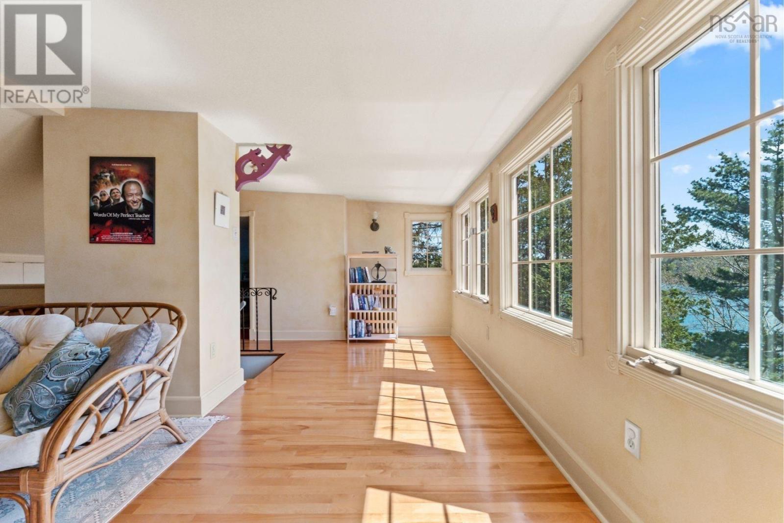 1126 Rockcliffe Street Property Photo 29