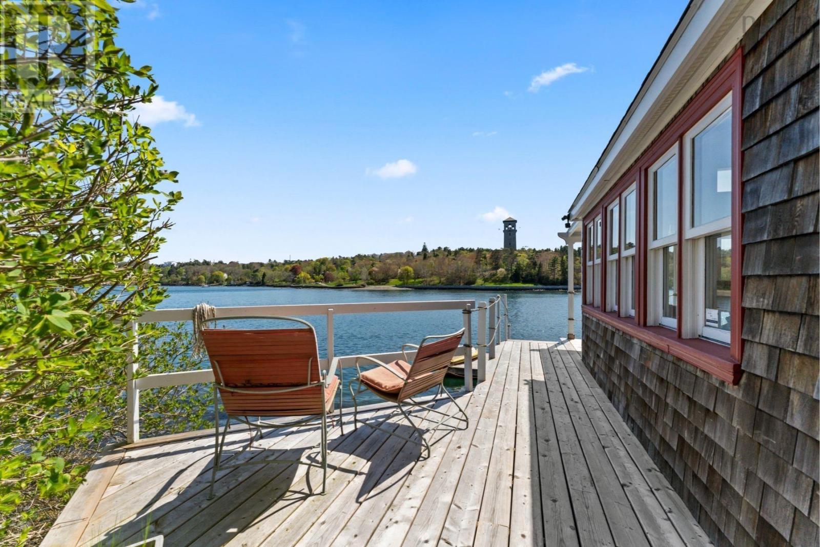 1126 Rockcliffe Street Property Photo 32