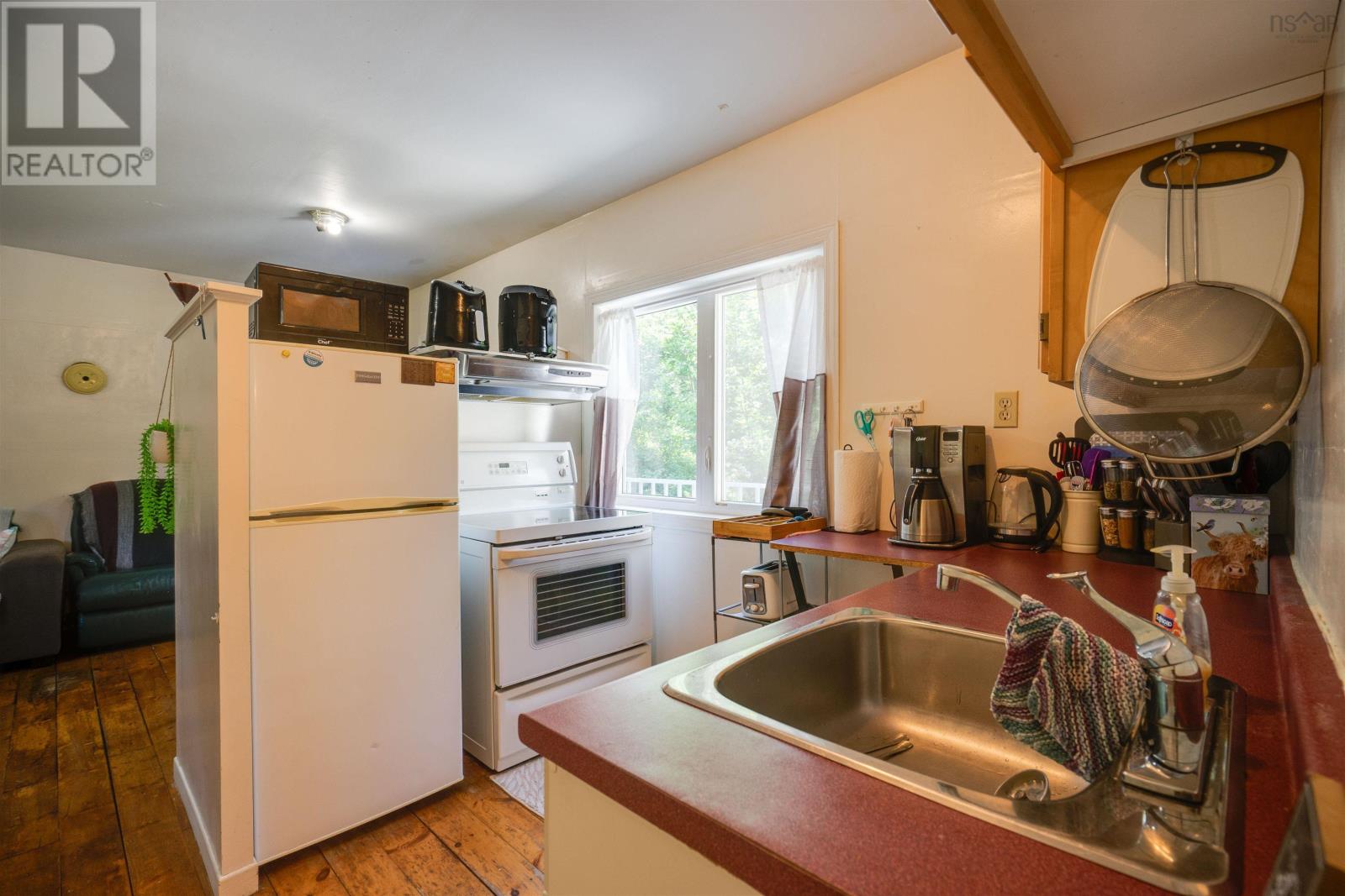 351 Old Post Road Property Photo 10